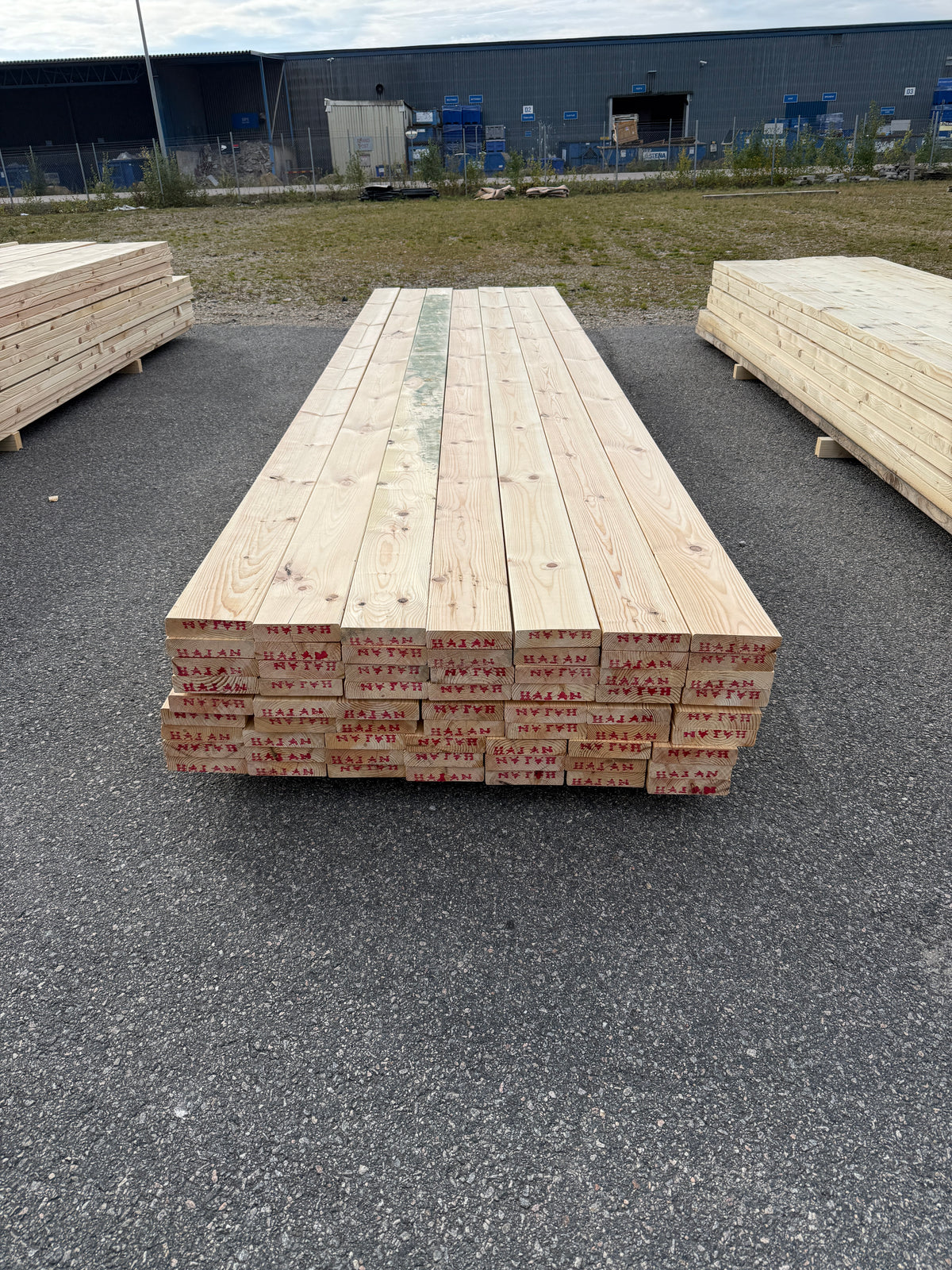 Paket Hyvlade Furu Brädor 36x148mm 4,20–4,50m – 63st (Andra sortering)