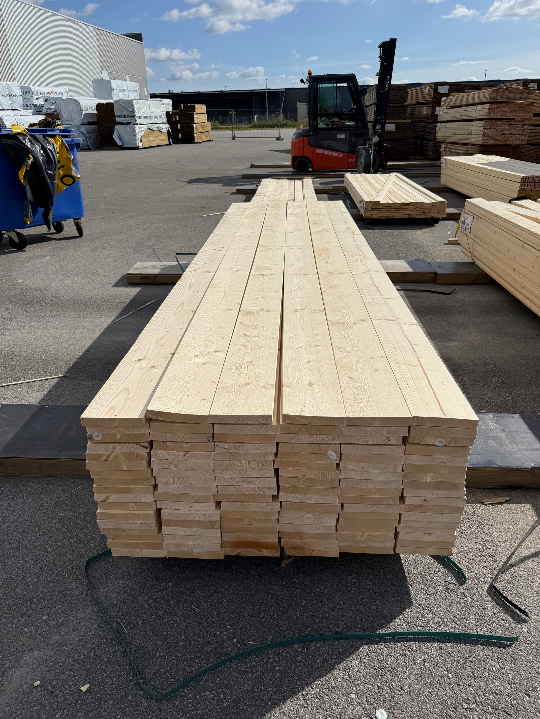 Paket Finsågade Brädor 28x170mm, 102st 3,90m (revor)