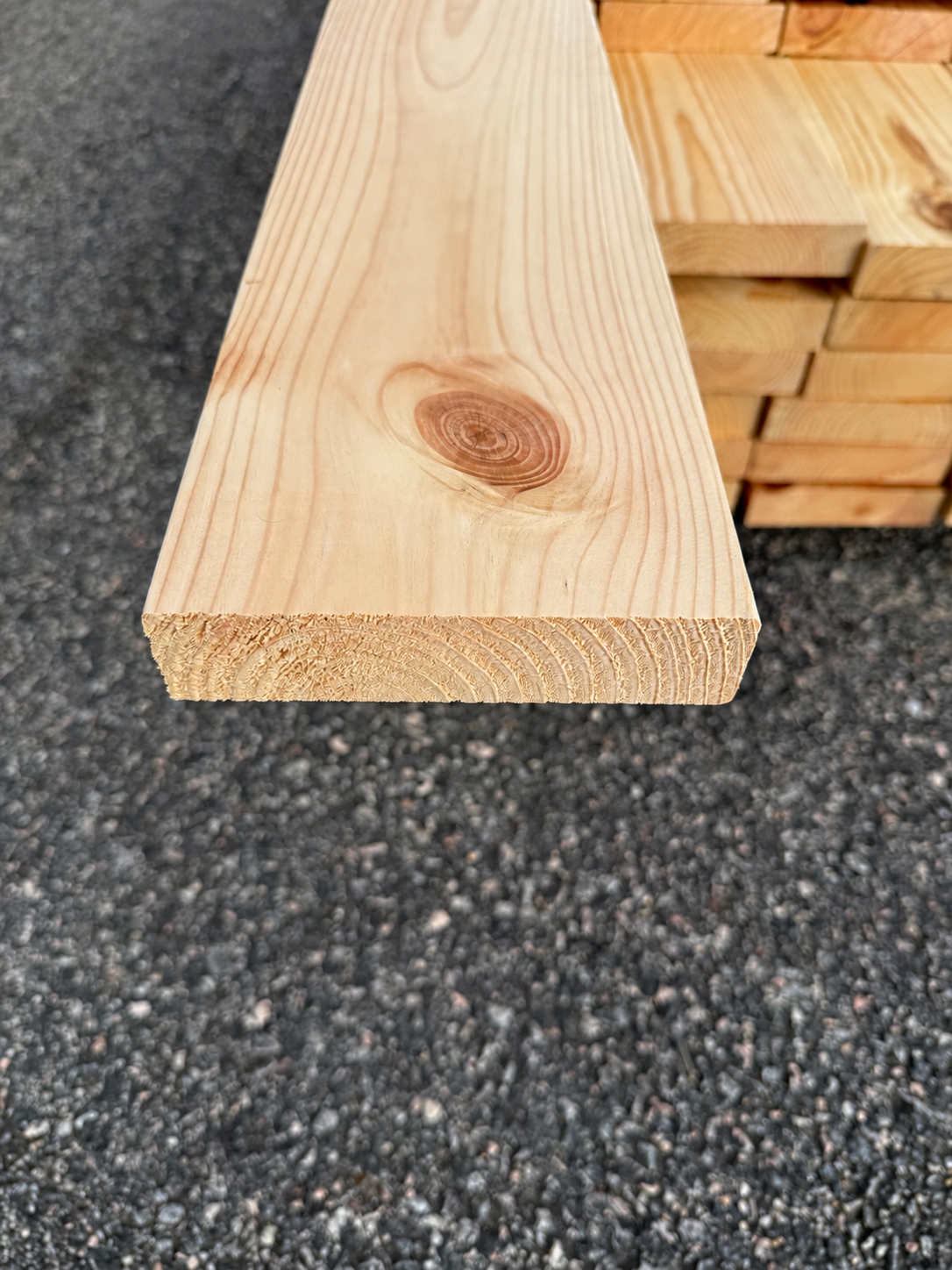 Paket Hyvlade Furu Brädor 36x148mm 4,20–4,50m – 63st (Andra sortering)
