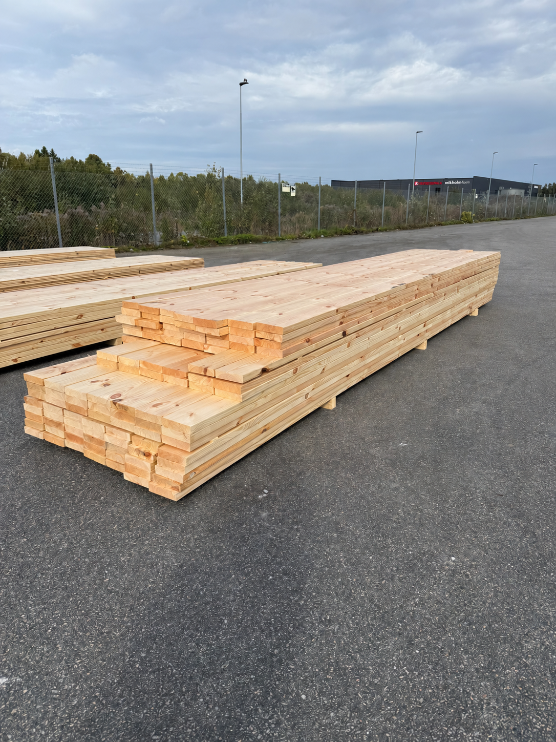 Paket Hyvlade Furu Brädor 36x148mm 4,80–5,40m – 105st (Andra sortering)