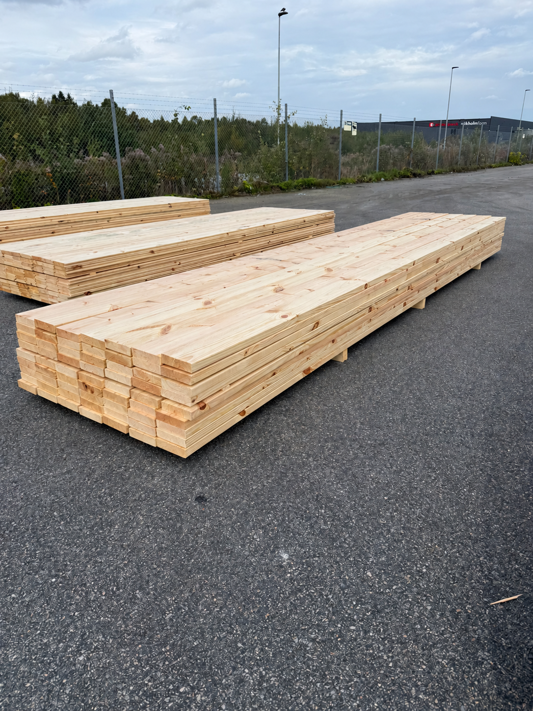 Paket Hyvlade Furu Brädor 34x145mm 4,80m – 63st (Andra Sortering)