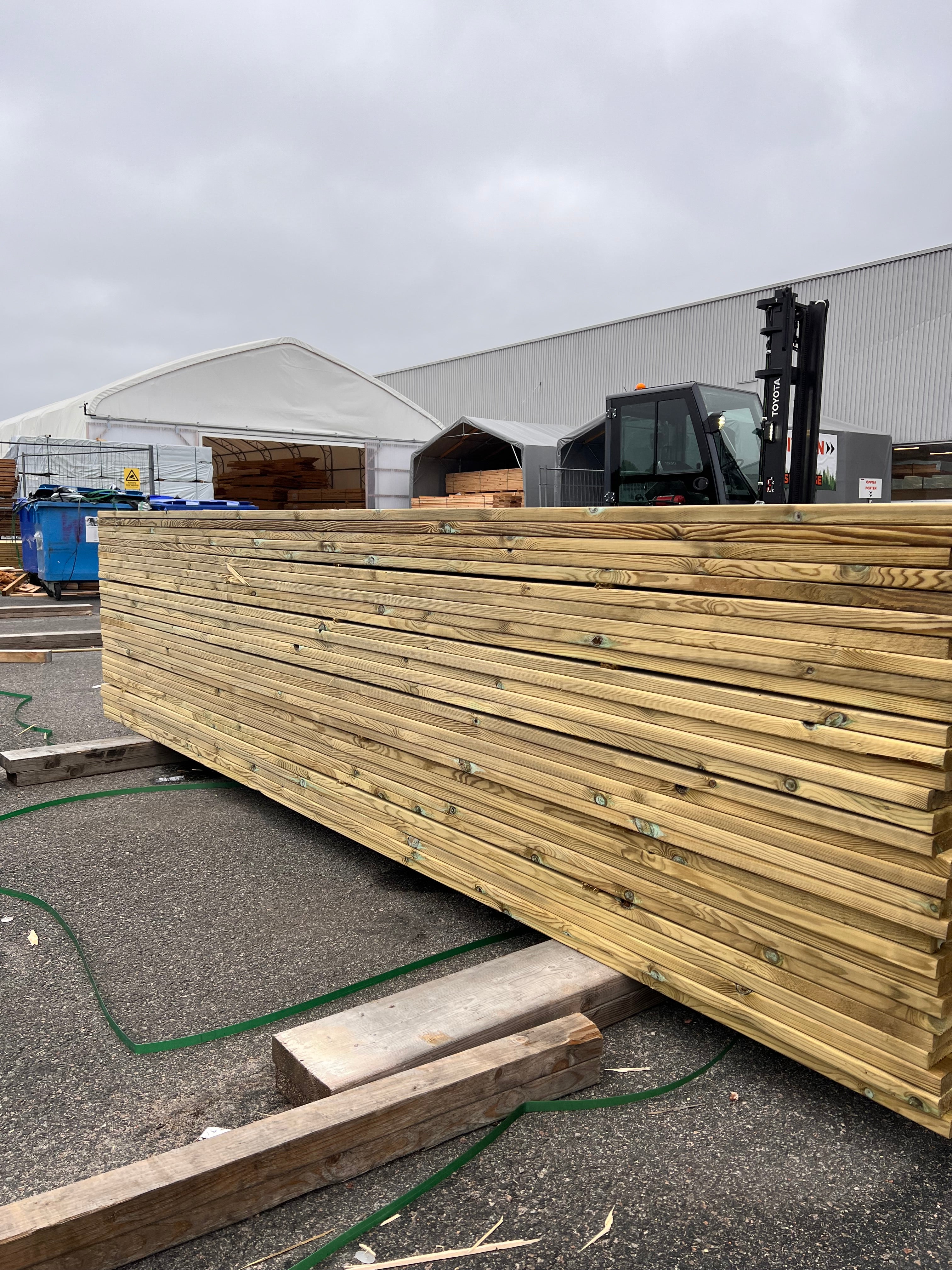 Tryckimpregnerad Rillad Trall 27x145 3,60 m – 206 st (B-sortering)