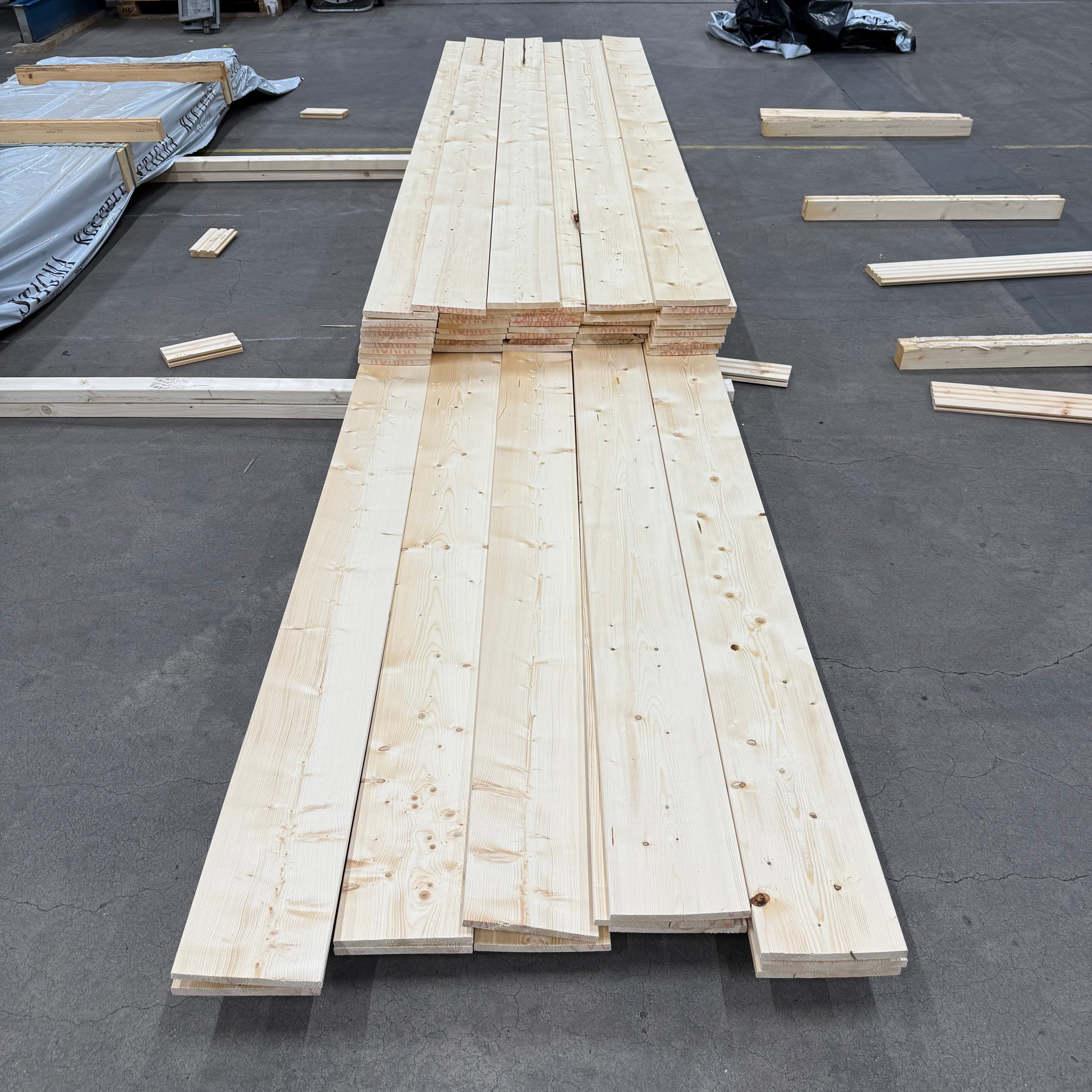 Paket Hyvlade Brädor 18x195mm – 56 st (3,3–5,5 m, gran, utskott)
