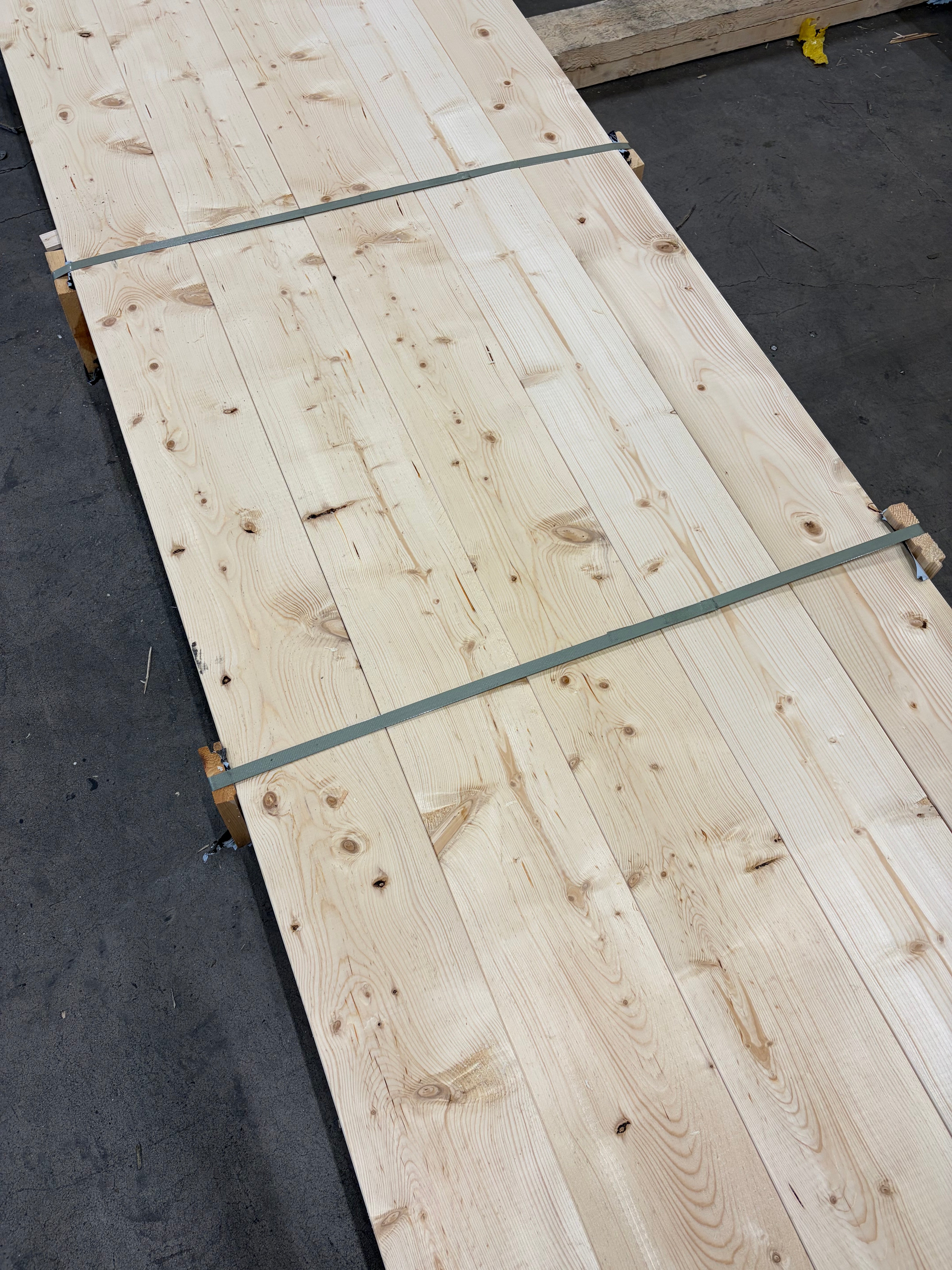 Paket Brädor Runtomhyvlat 4-fas – 55 st (4,2–5,1 m, Gran, Utskott)