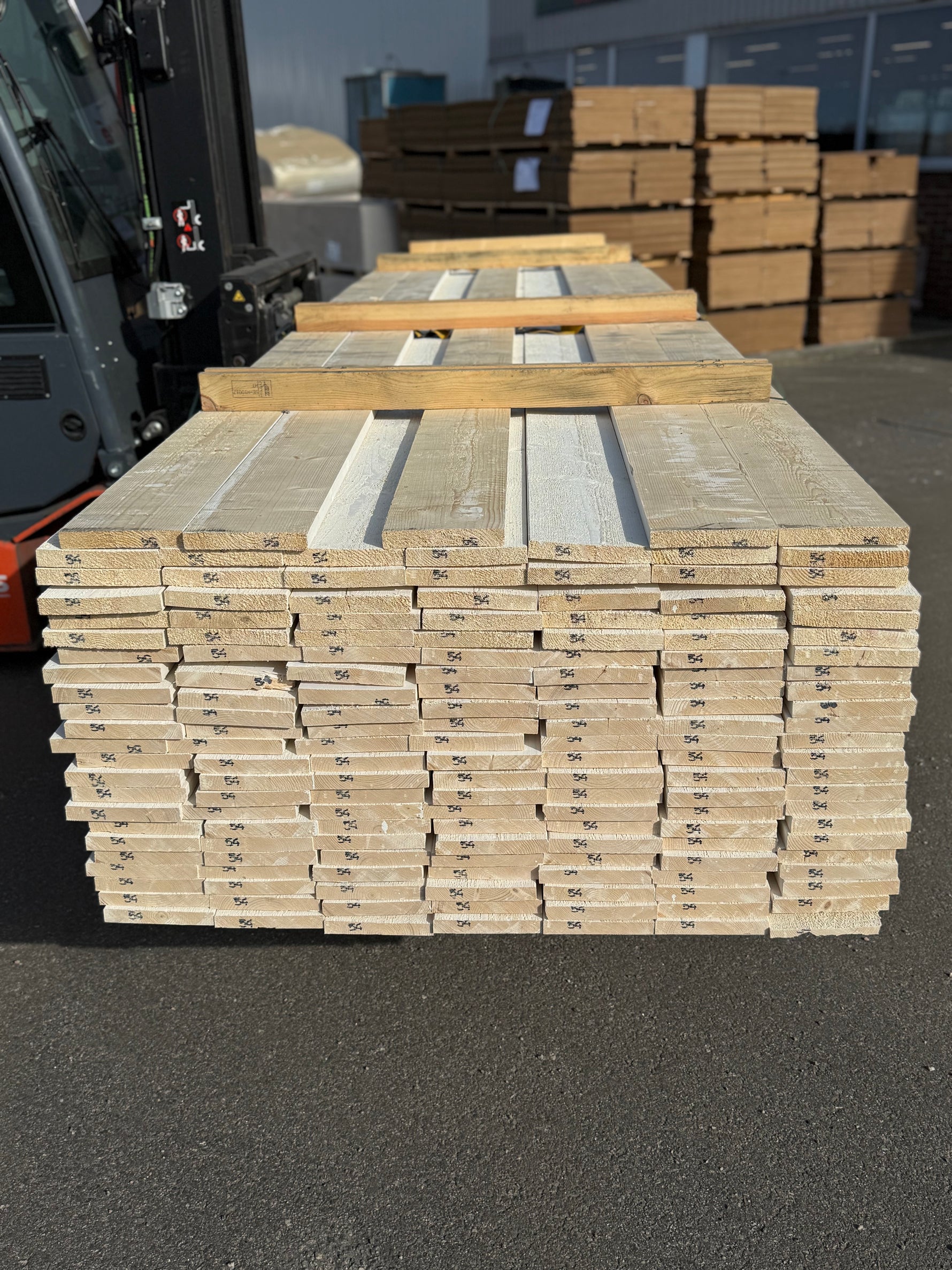 Paket Finsågade Brädor 22x145mm 5.40m 159st Grundmålad - Spirec