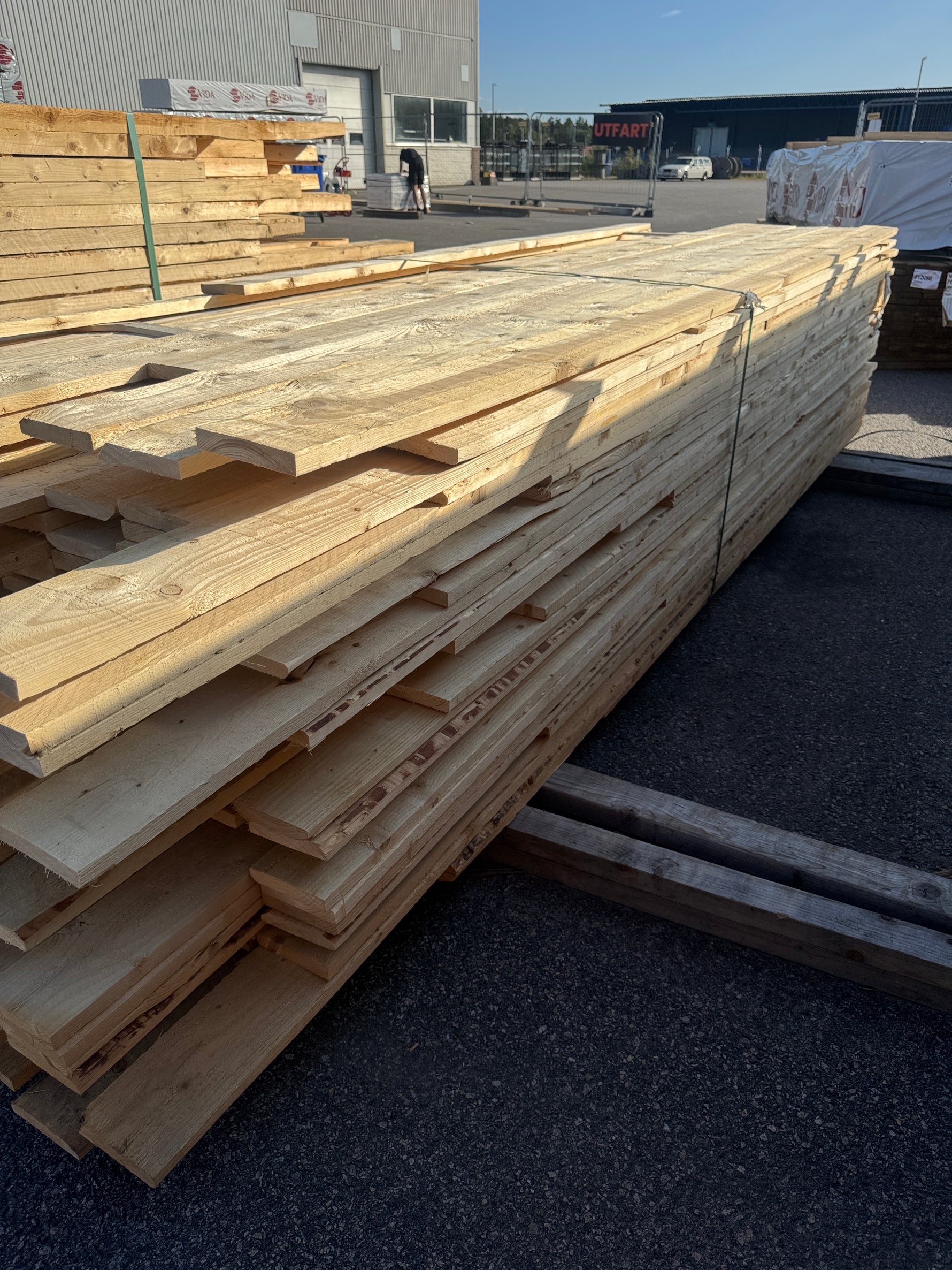 Paket Råsågade Brädor 22×125mm 277st (2.40-3.90m)