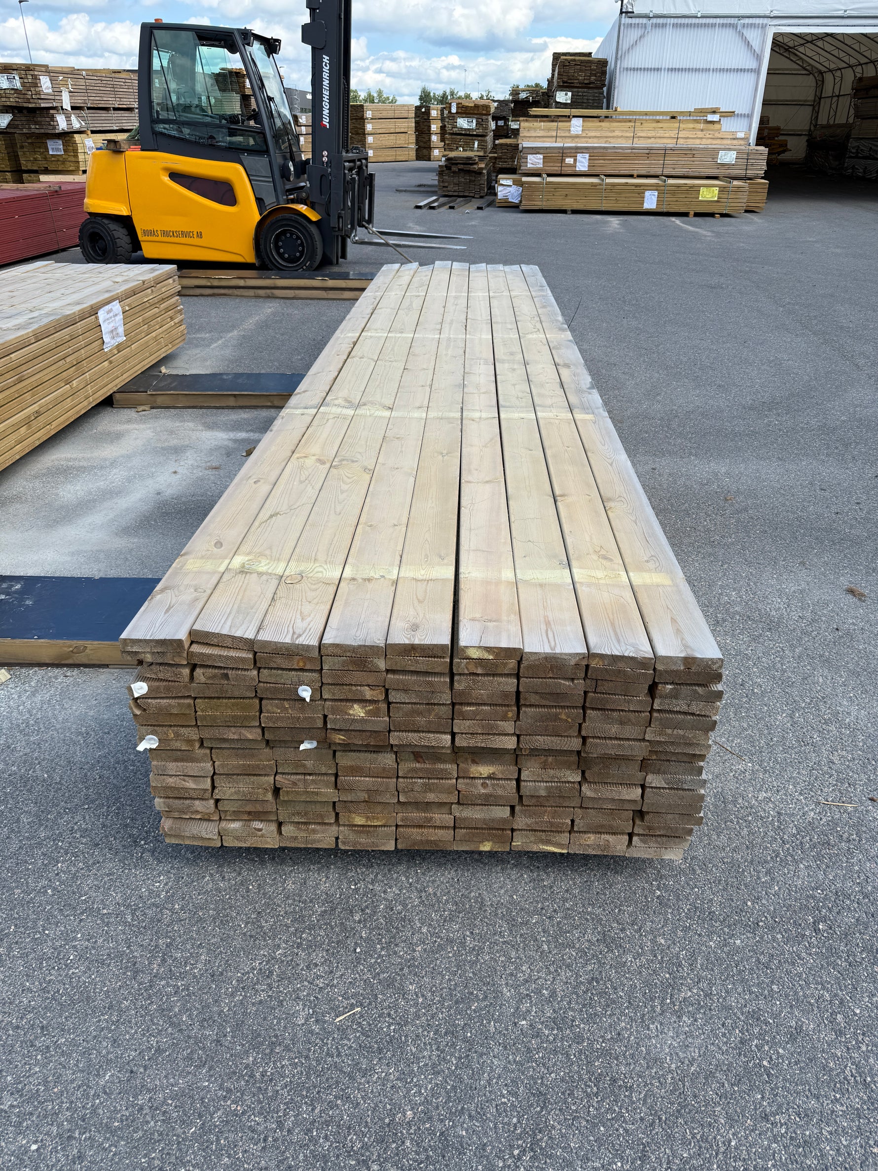 Paket Tryckimpregnerad Rillad Trall 28x120mm, 144st 5.10m- Väderbitet