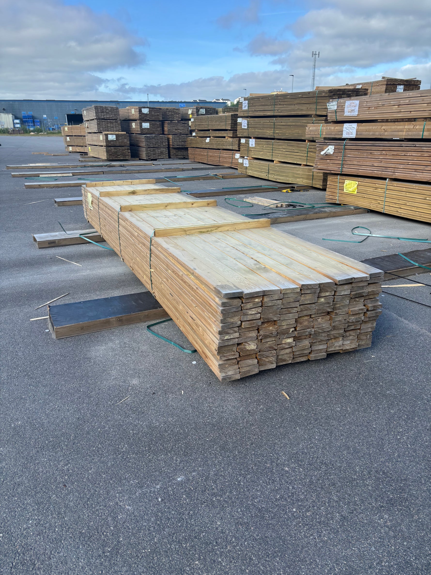 Paket Tryckimpregnerad Rillad Trall 28x120mm, 144st 5.10m- Väderbitet