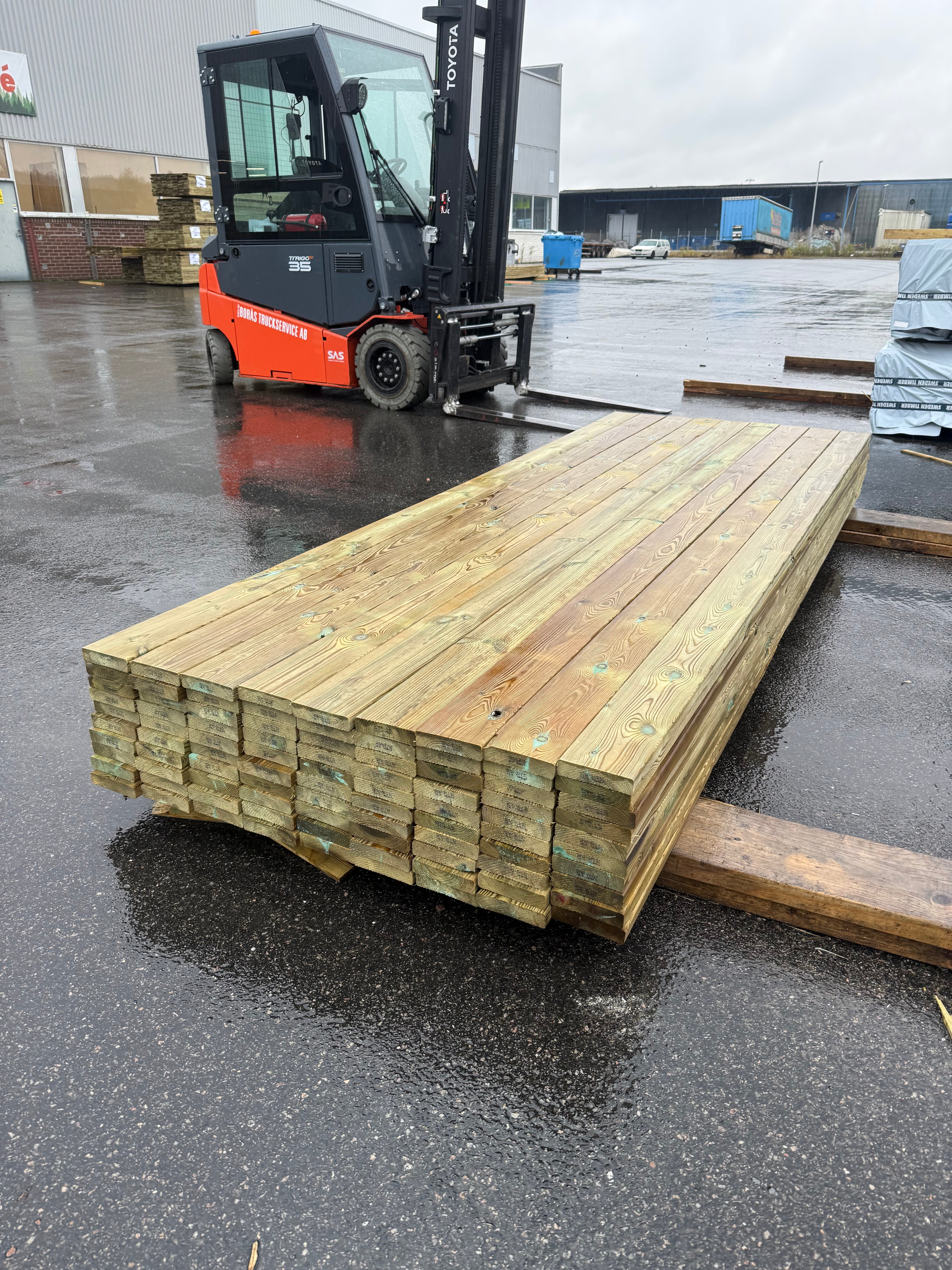 Paket Trall Rillad 28x120mm – 90 st 3.0m Tryckimpregnerad B-sort