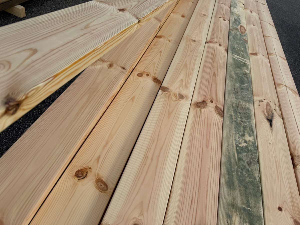 Paket Hyvlade Furu Brädor 36x148mm 4,20–4,50m – 63st (Andra sortering)