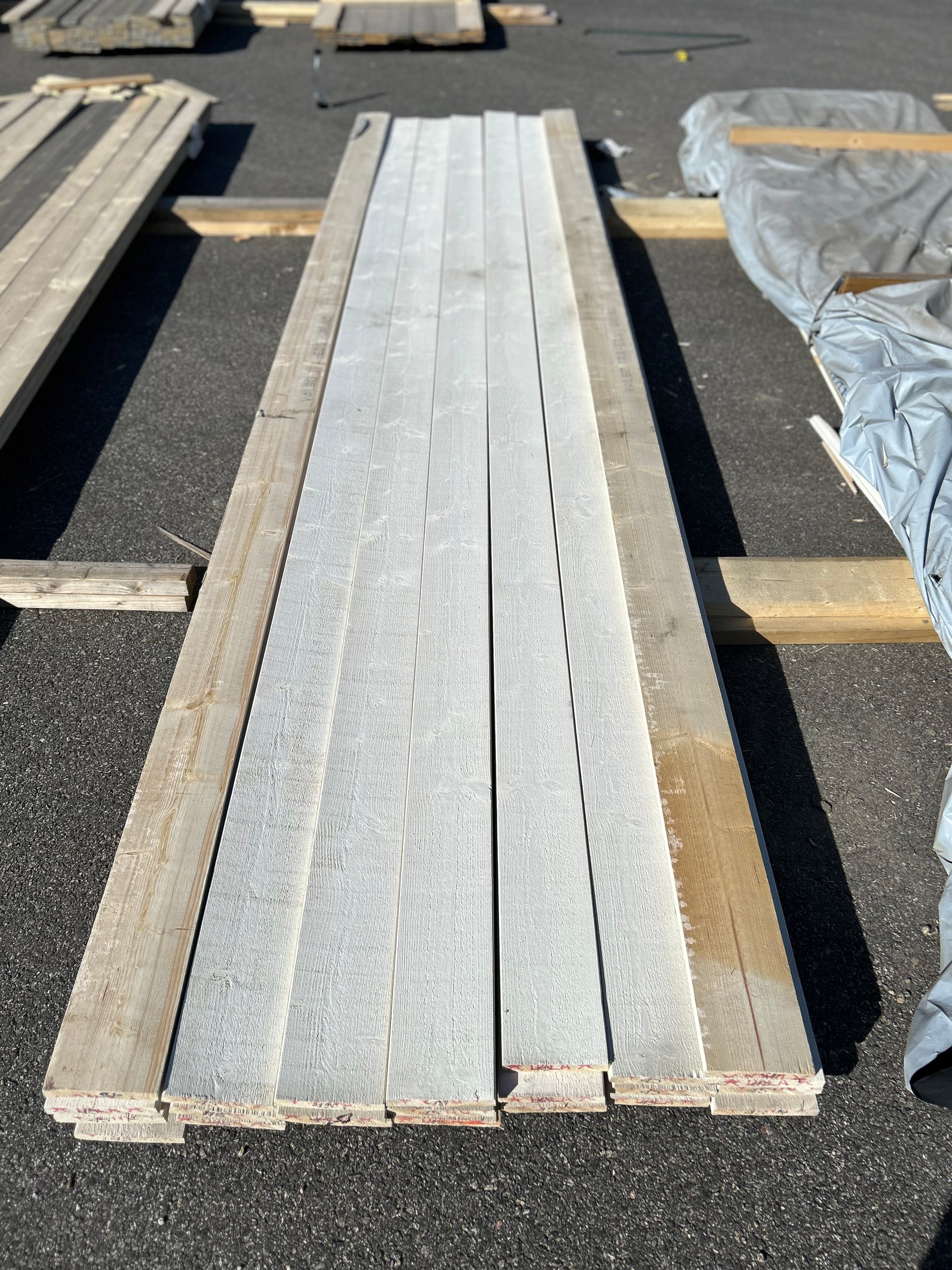 Paket Finsågade Brädor 22x120mm , 22st 4.50m Grundmålade