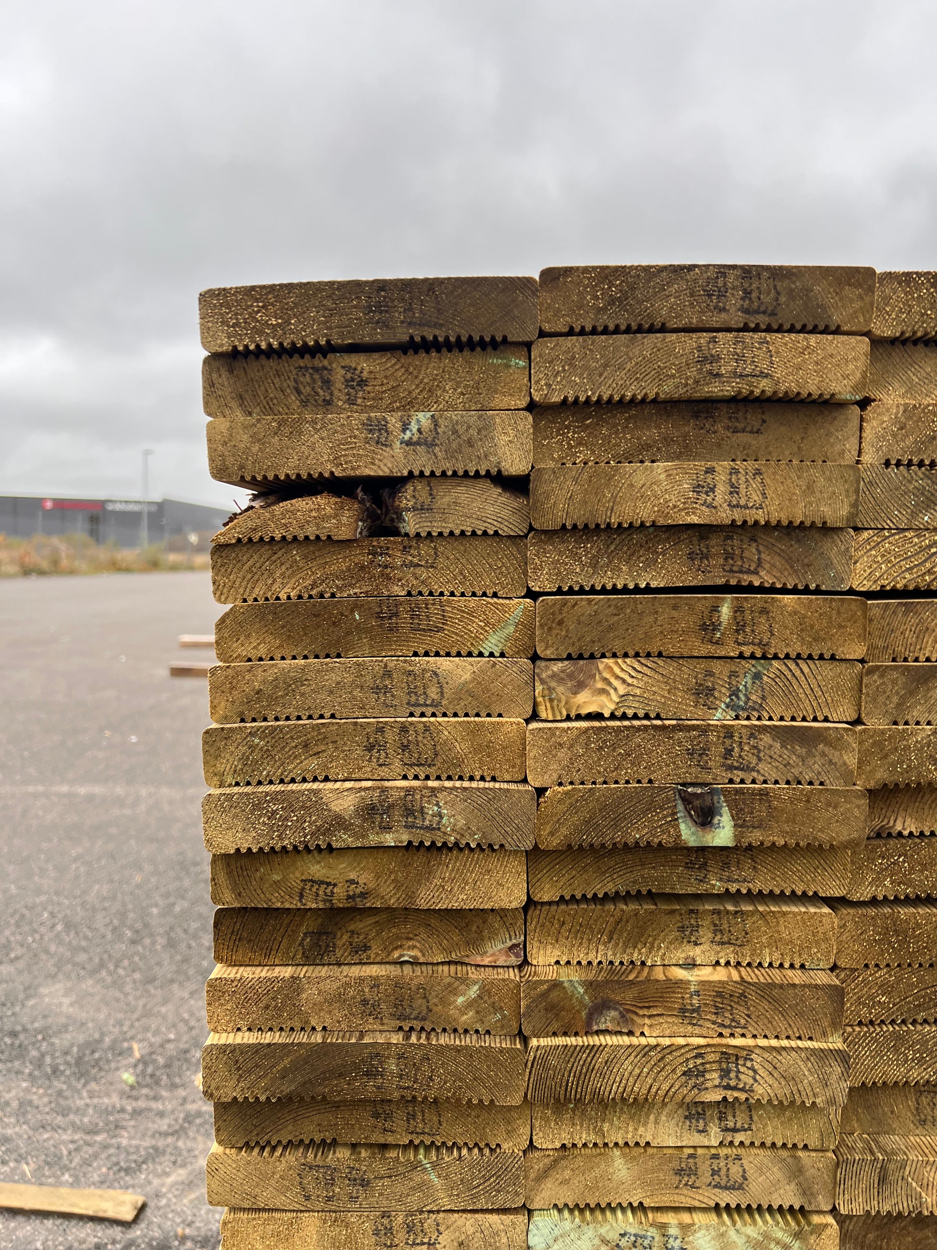 Paket Tryckimpregnerad Trall 27x145 Rillad 245 st 4,20m (B-Sortering)