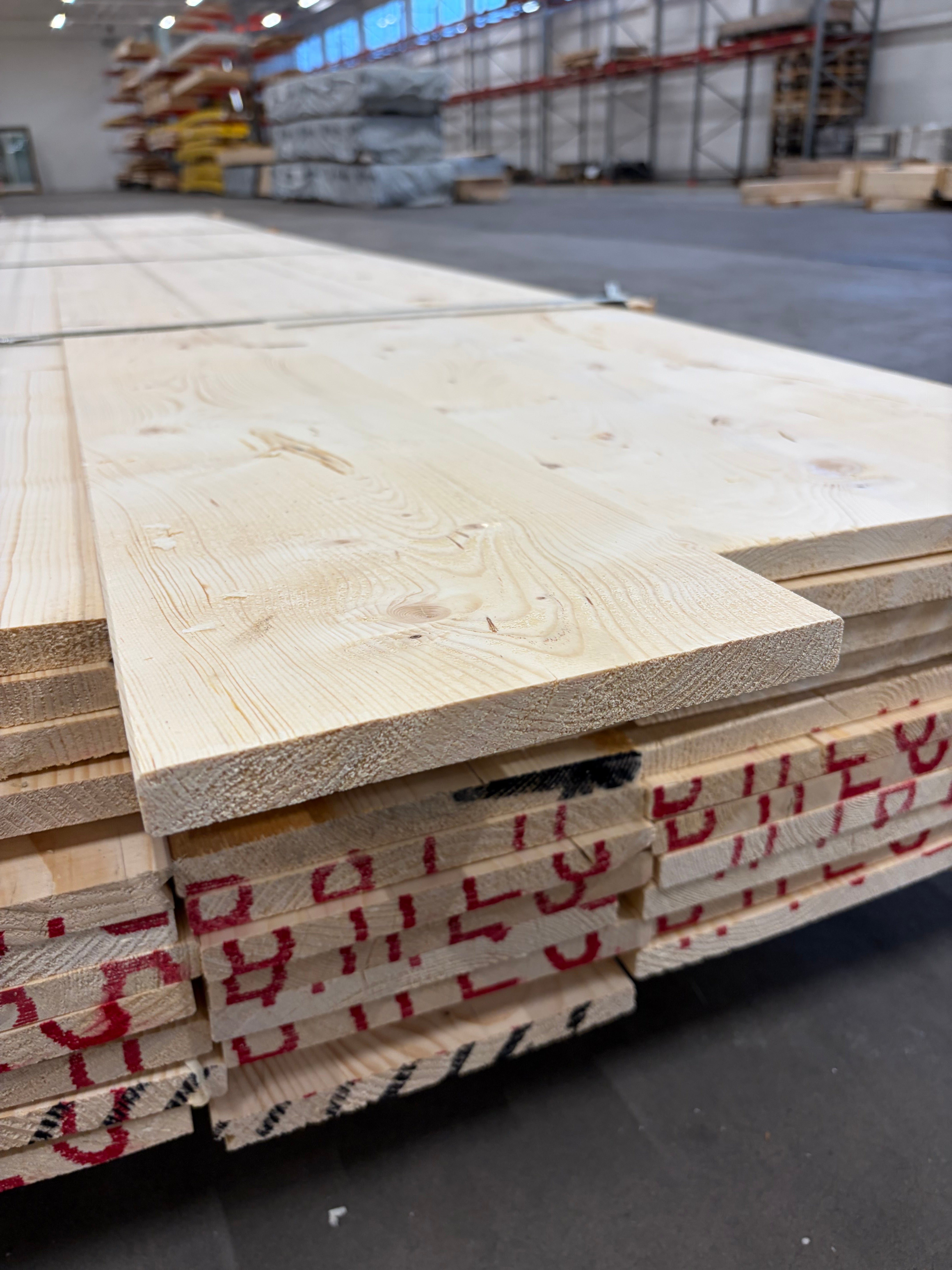 Paket Brädor Runtomhyvlat 4-fas – 55 st (4,2–5,1 m, Gran, Utskott)