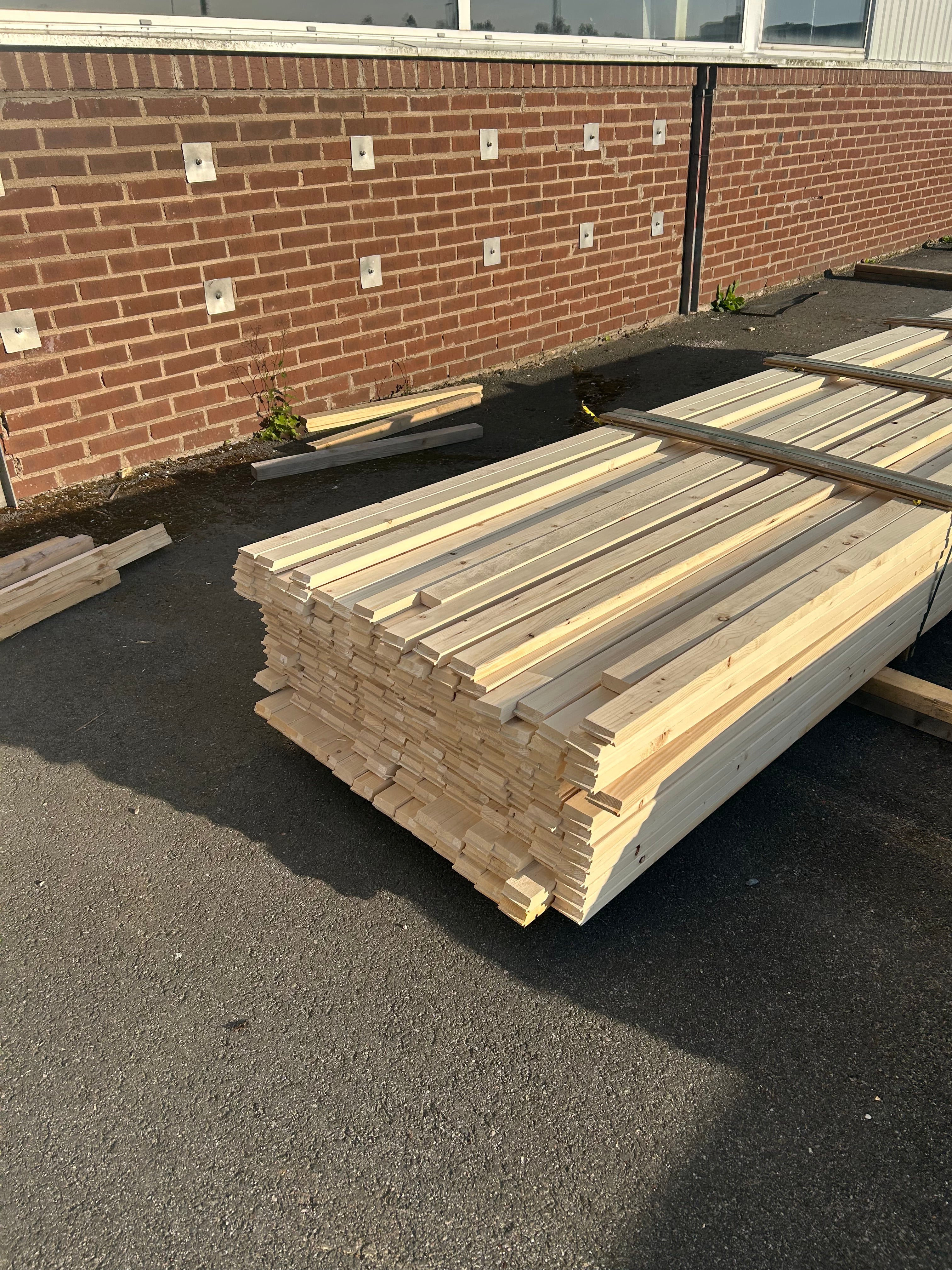 Paket Glespanel 28x60 – 200st (4.50 m) – Ändspontad – Obehandlad
