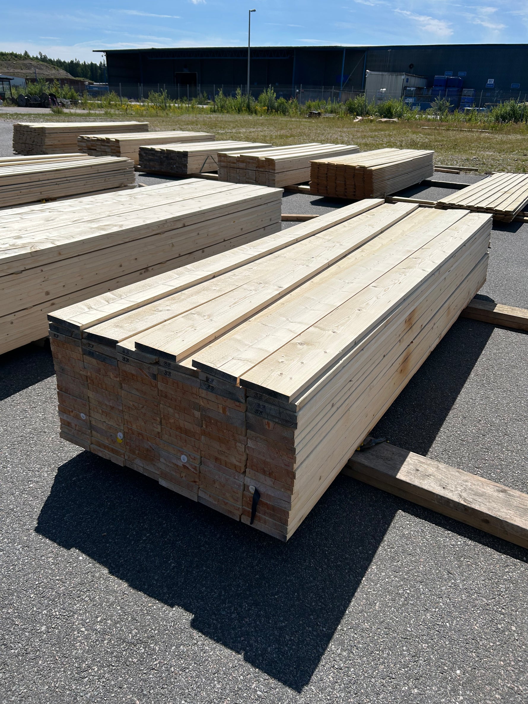 Paket Finsågade Brädor 28x170mm 106st 3.30m Obehandlade