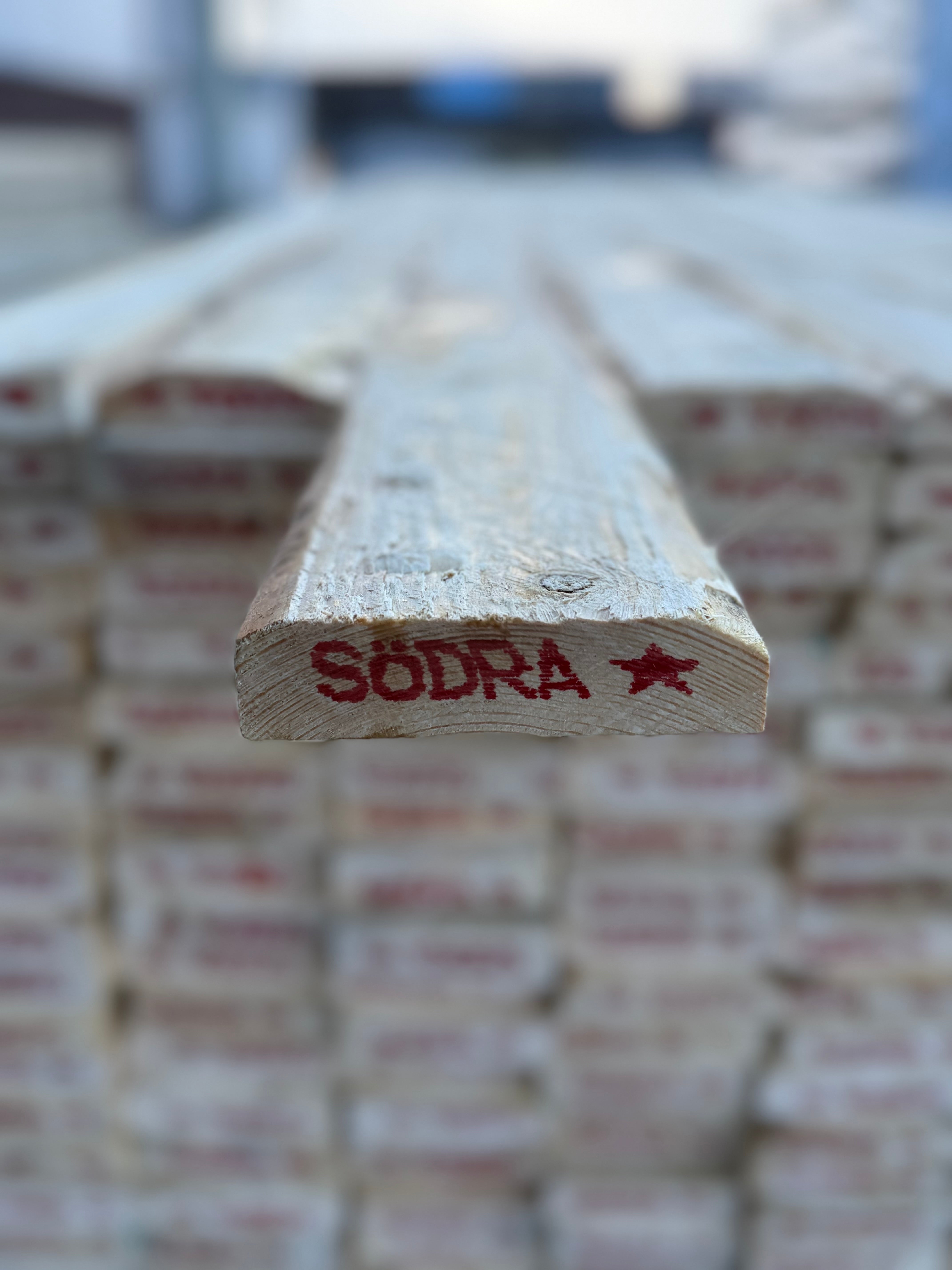 Paket Brädor 25x100mm Råsågade – 249 st (3,6–4,8 m, gran, obehandlad)