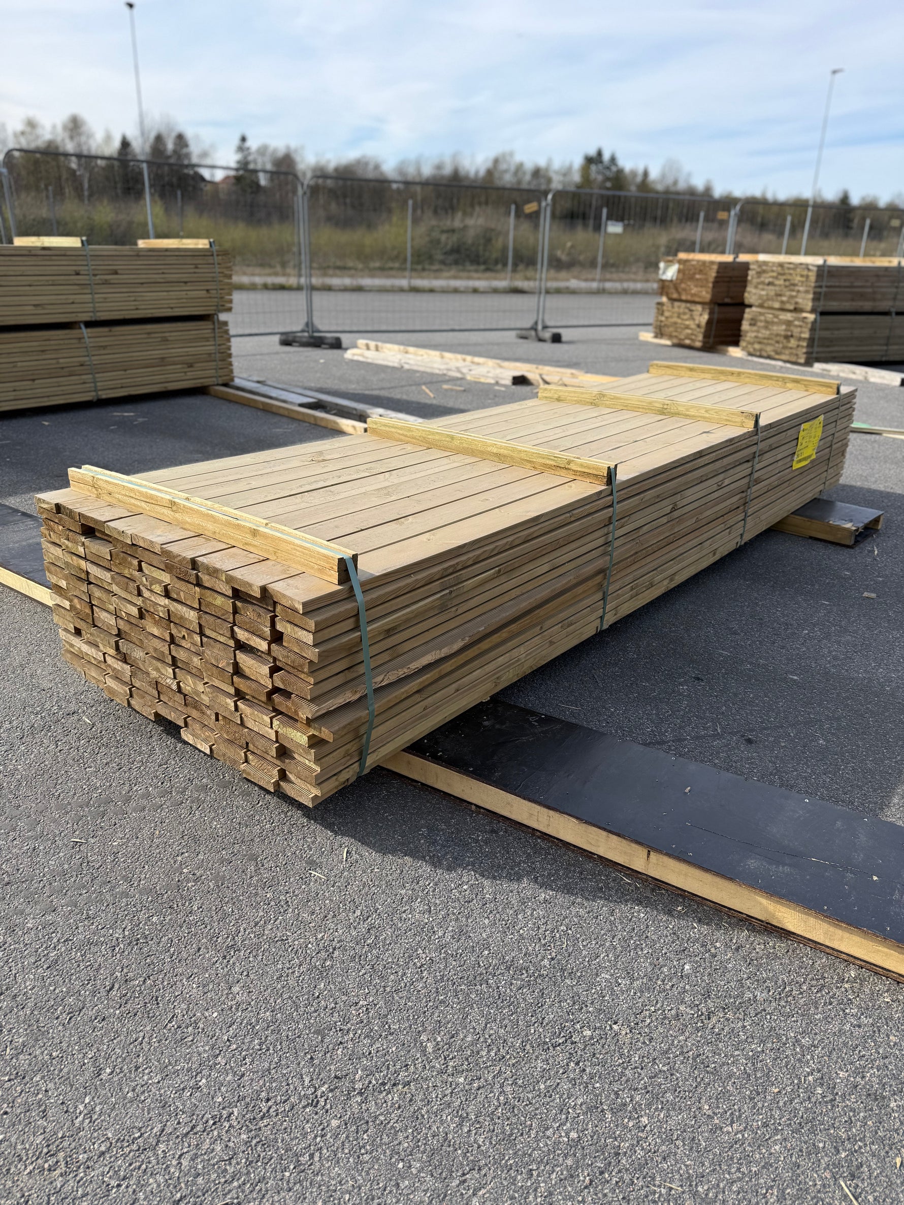 Paket Tryckimpregnerad Rillad Trall 28x120mm, 144st 4,20m (Väderbitet)