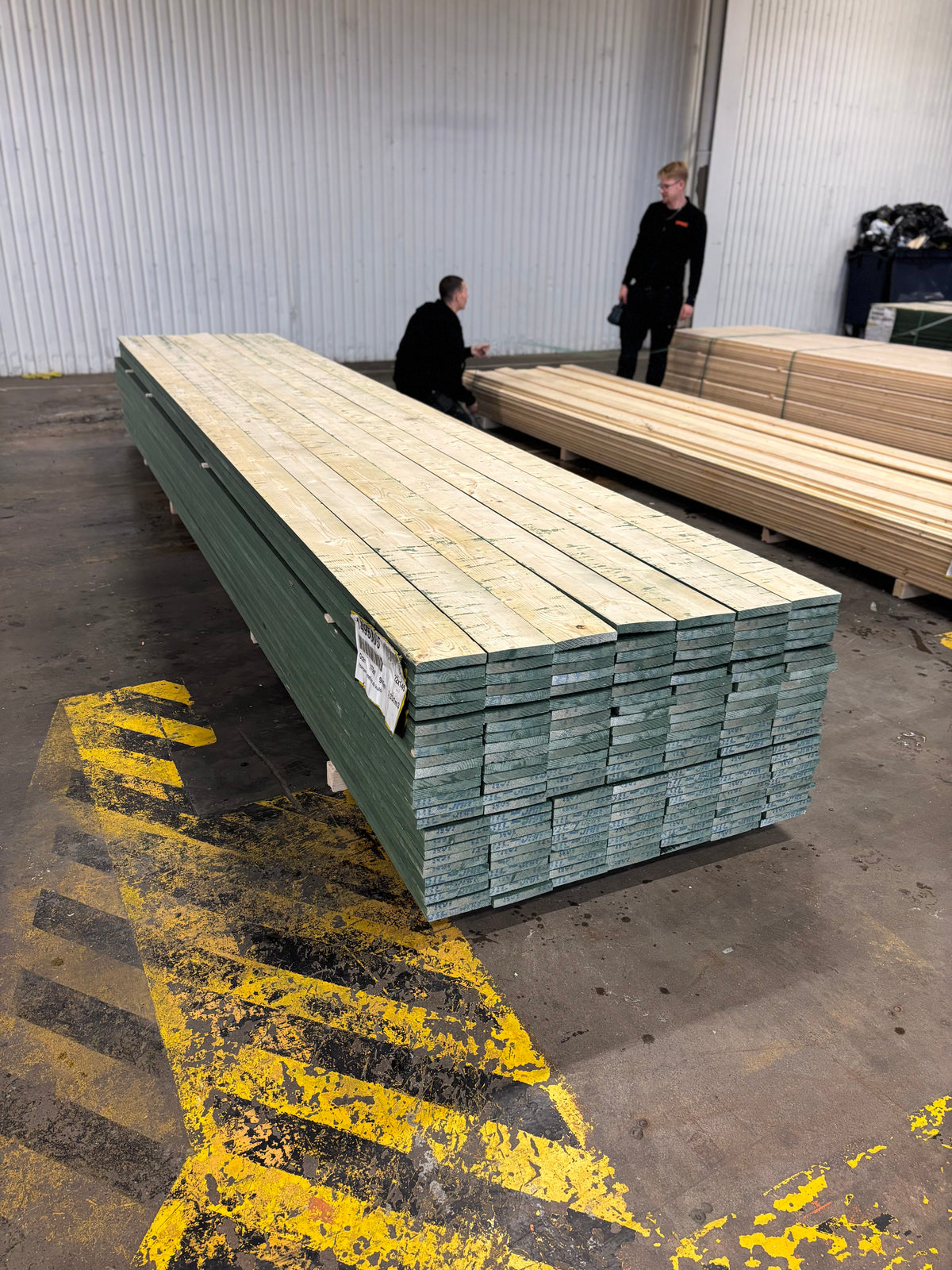 Paket Finsågade Brädor 22×145 mm Mellanstrukna 5,40 m – 175 st