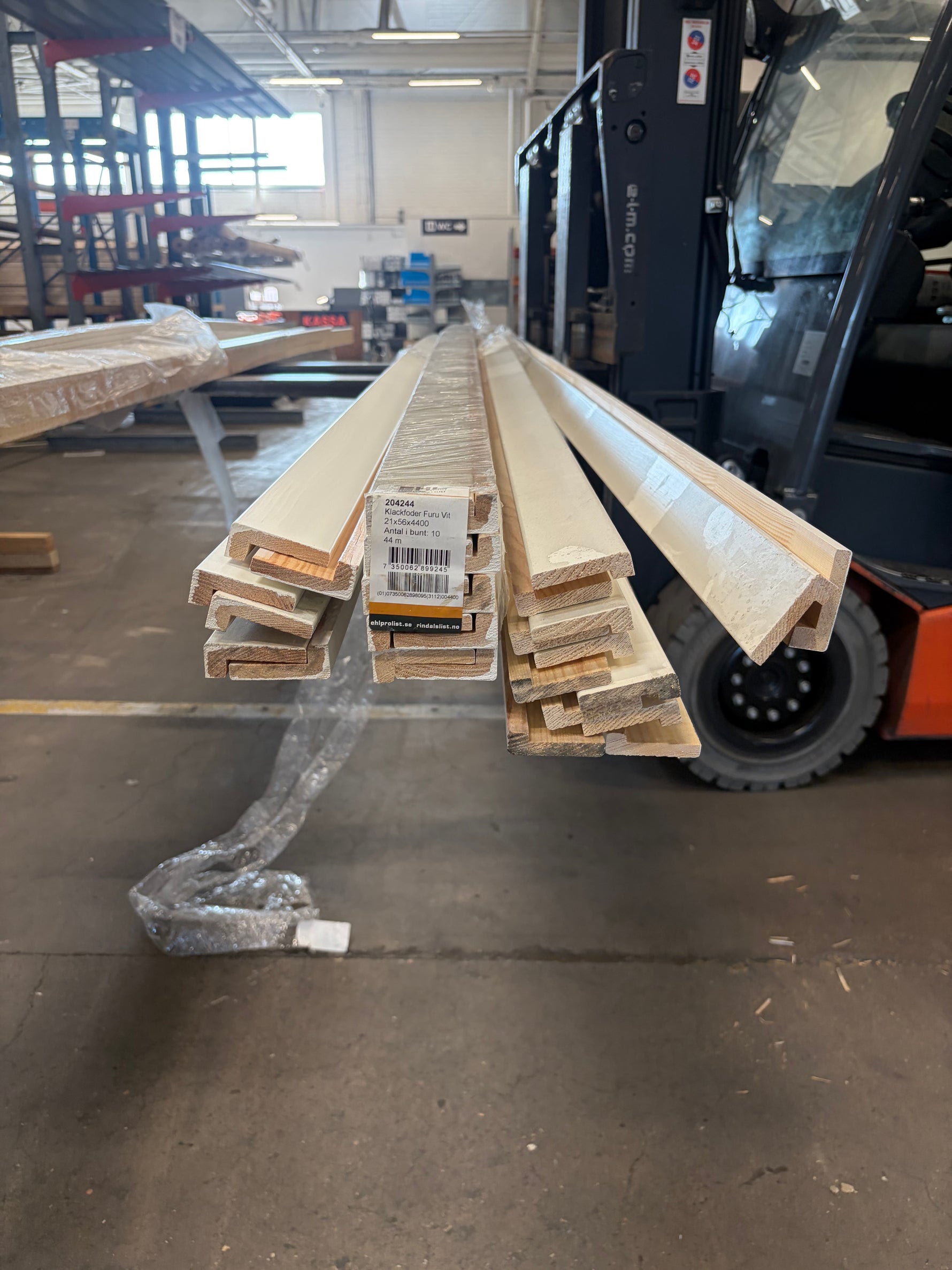 Parti Klackfoder Vitmålad 21x56mm- 4,4m - 28 st