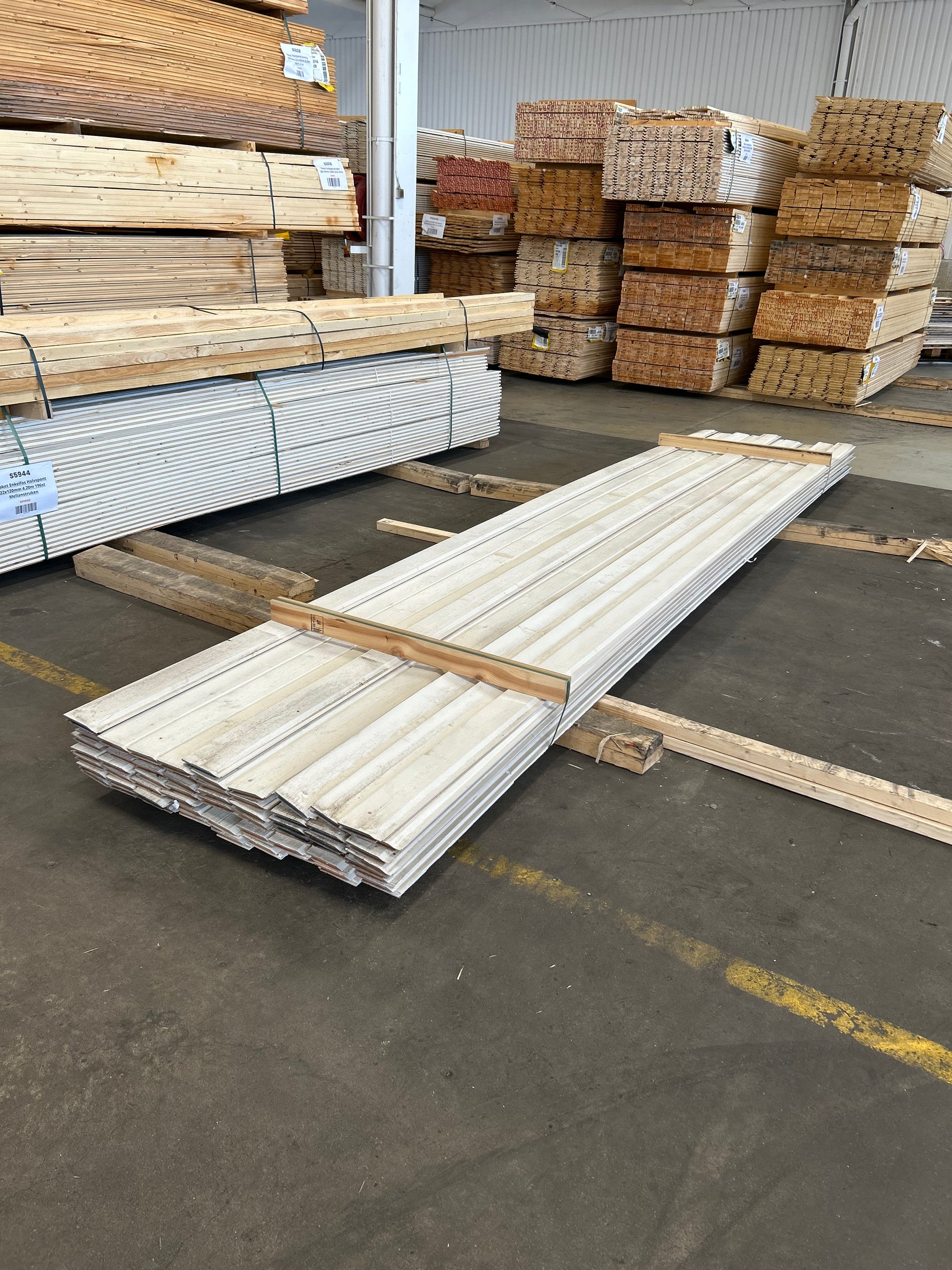 Paket Enkelfasspont Ändspont 22x120mm 5.40m 66st Grundmålad