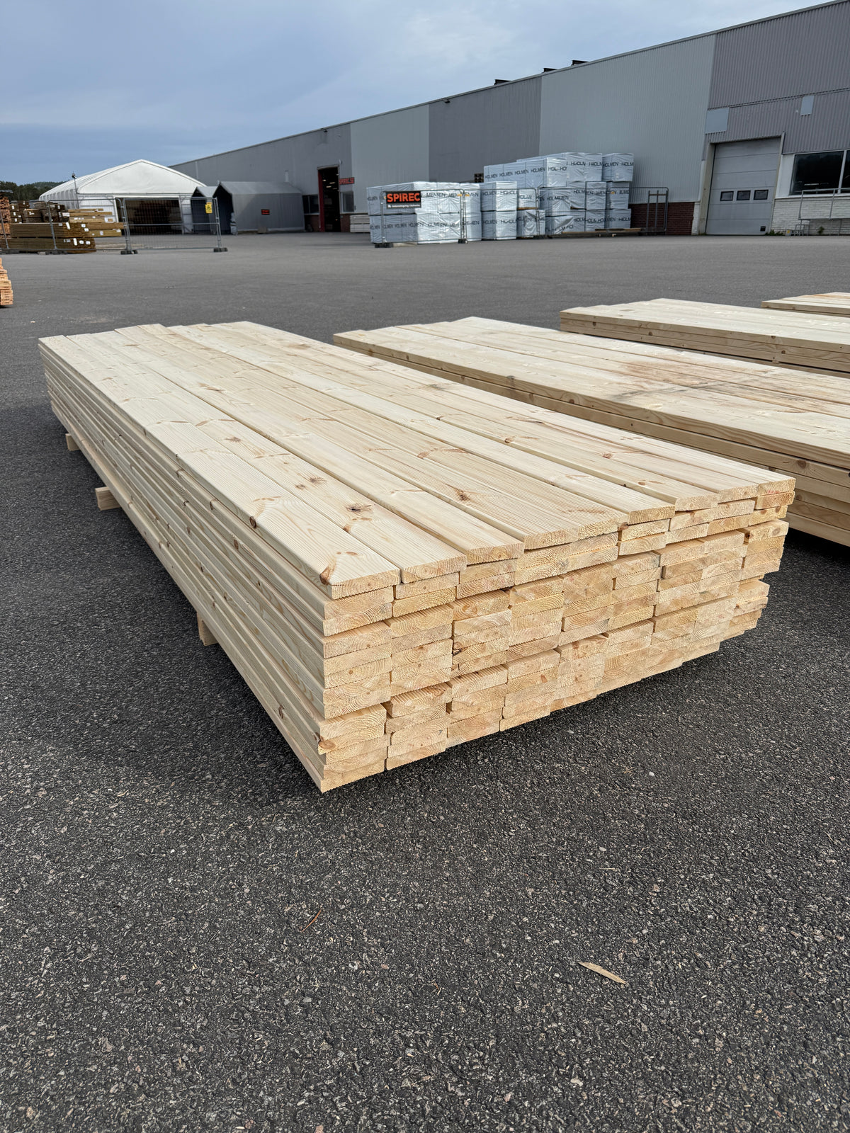 Paket Obehandlad Rillad Trall 28x120mm Furu 3,60m – 117st (Andra Sortering)