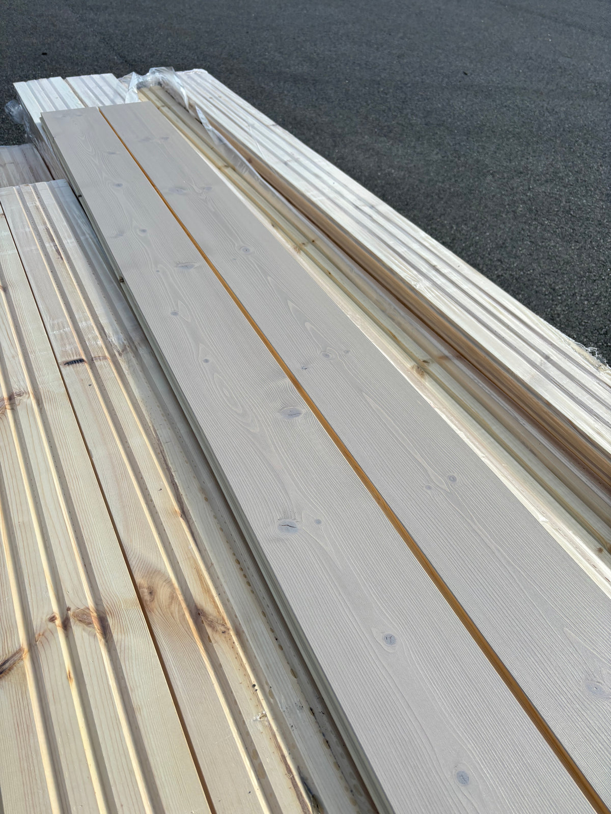Parti Massivt Furugolv Borstad Ljusgrå Ekonomi 25x160 mm – ca 79,87 m²