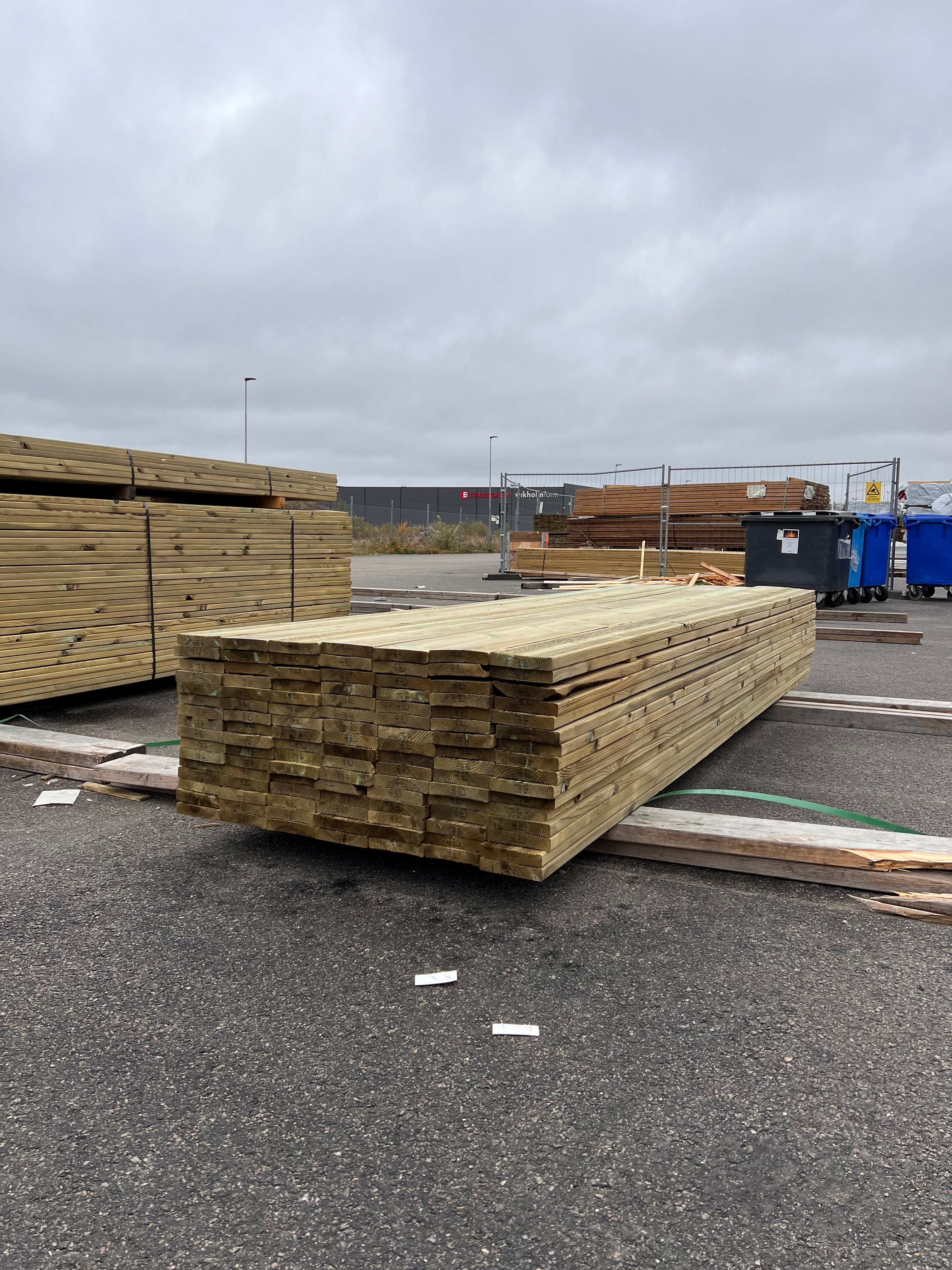 Tryckimpregnerad Rillad Trall 27x145 3,60 m – 112 st (B-sortering)