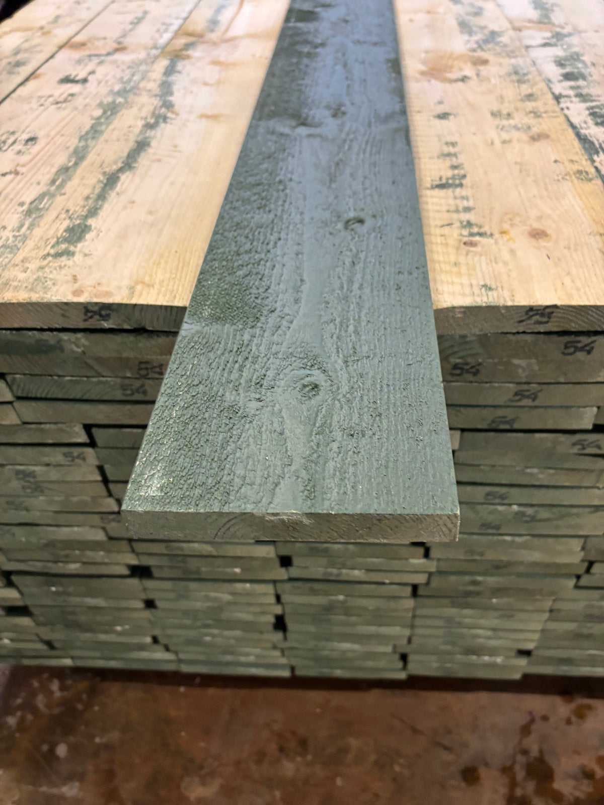 Paket Finsågade Brädor 22×145 mm Mellanstrukna 5,40 m – 175 st