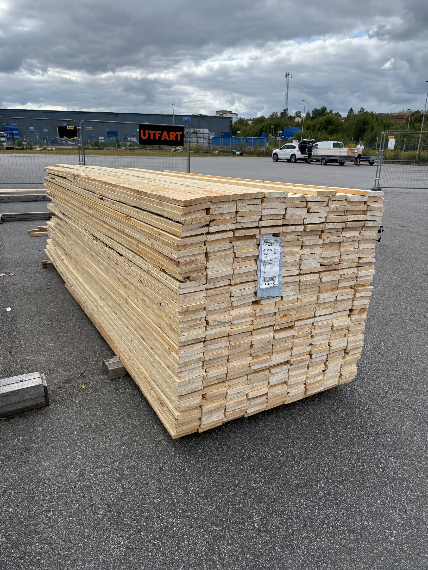 Paket Råsågade Brädor 22×125 mm – 411 st (2,40-3,90m)