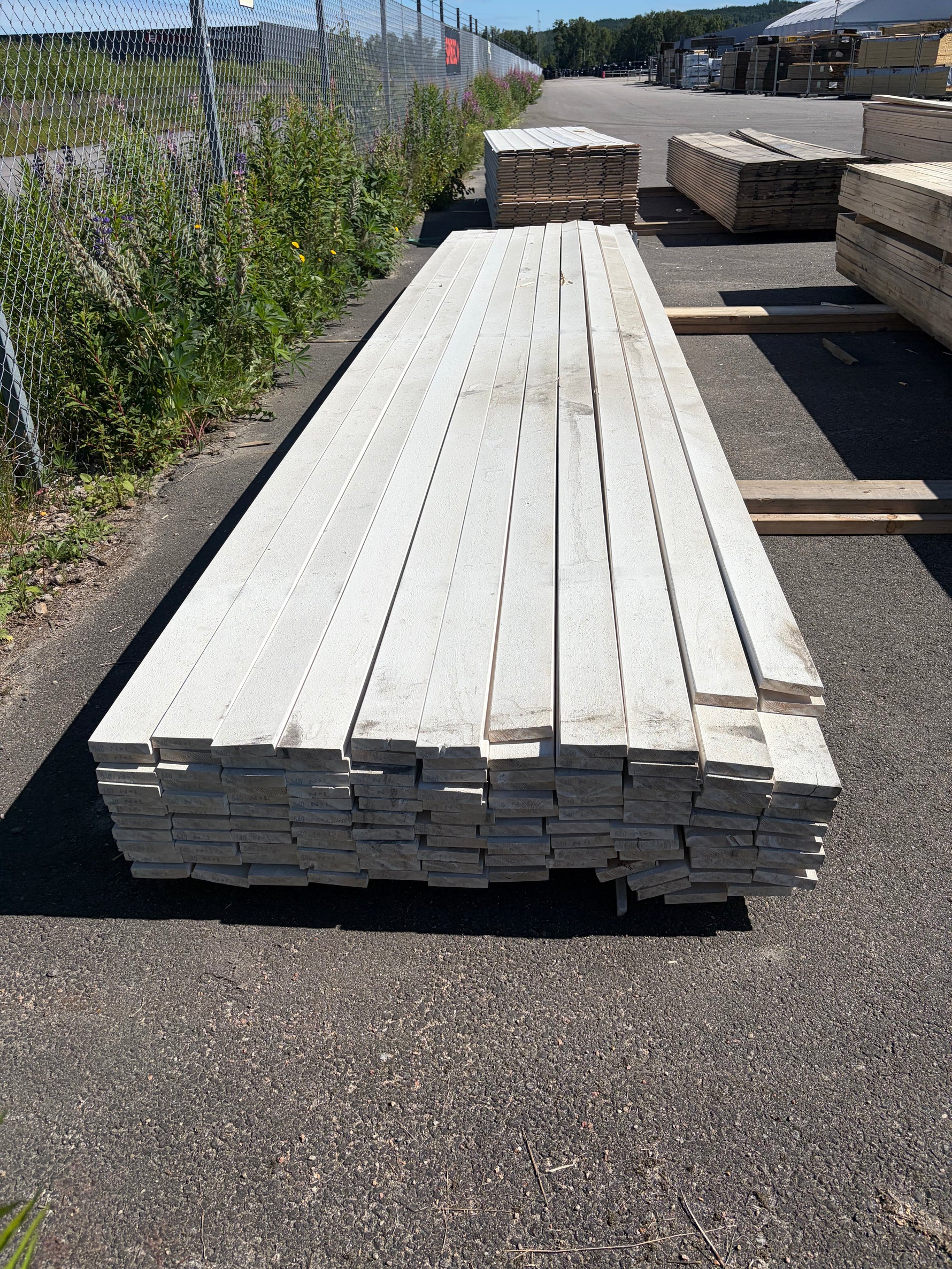 Paket Finsågade Brädor 22x95mm, 120st 5.20-5.40m Mellanstruken