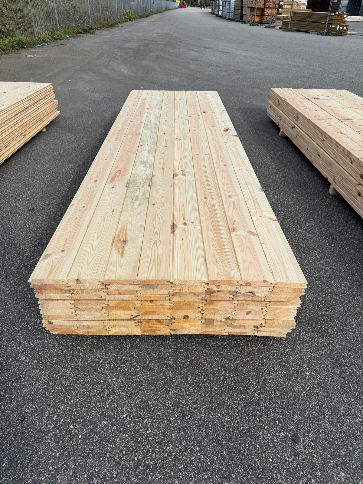 Paket Spontade Brädor 27x145mm Furu 3,60m – 96st (Andra Sortering)