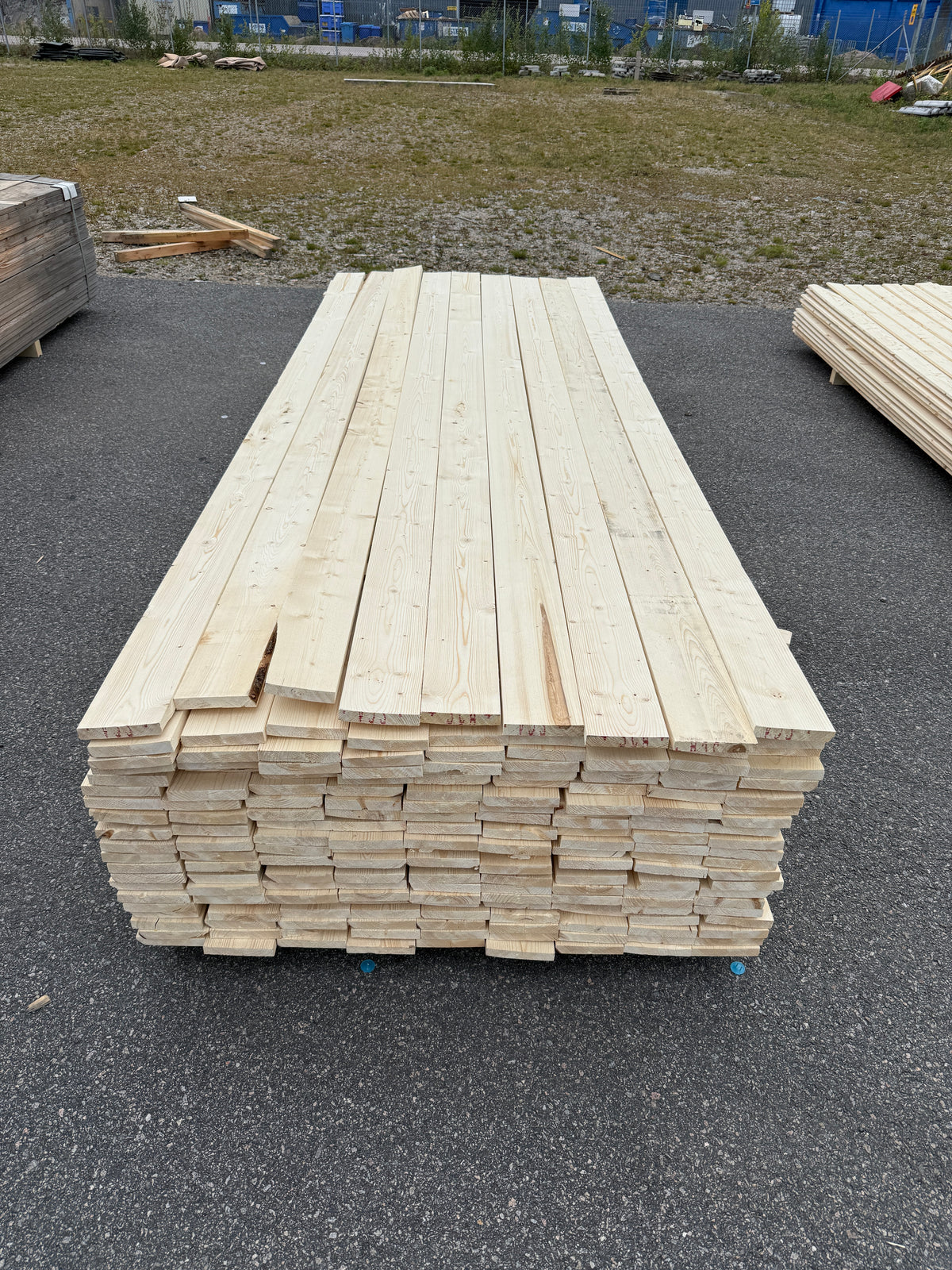 Paket Finsågade Brädor 22x120 mm – 3,00–3,60 m (Andra sortering)