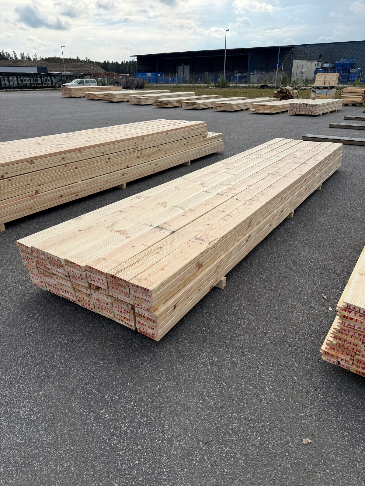 Paket Hyvlade Furu Brädor 34x145mm 4,80m – 63st (Andra Sortering)