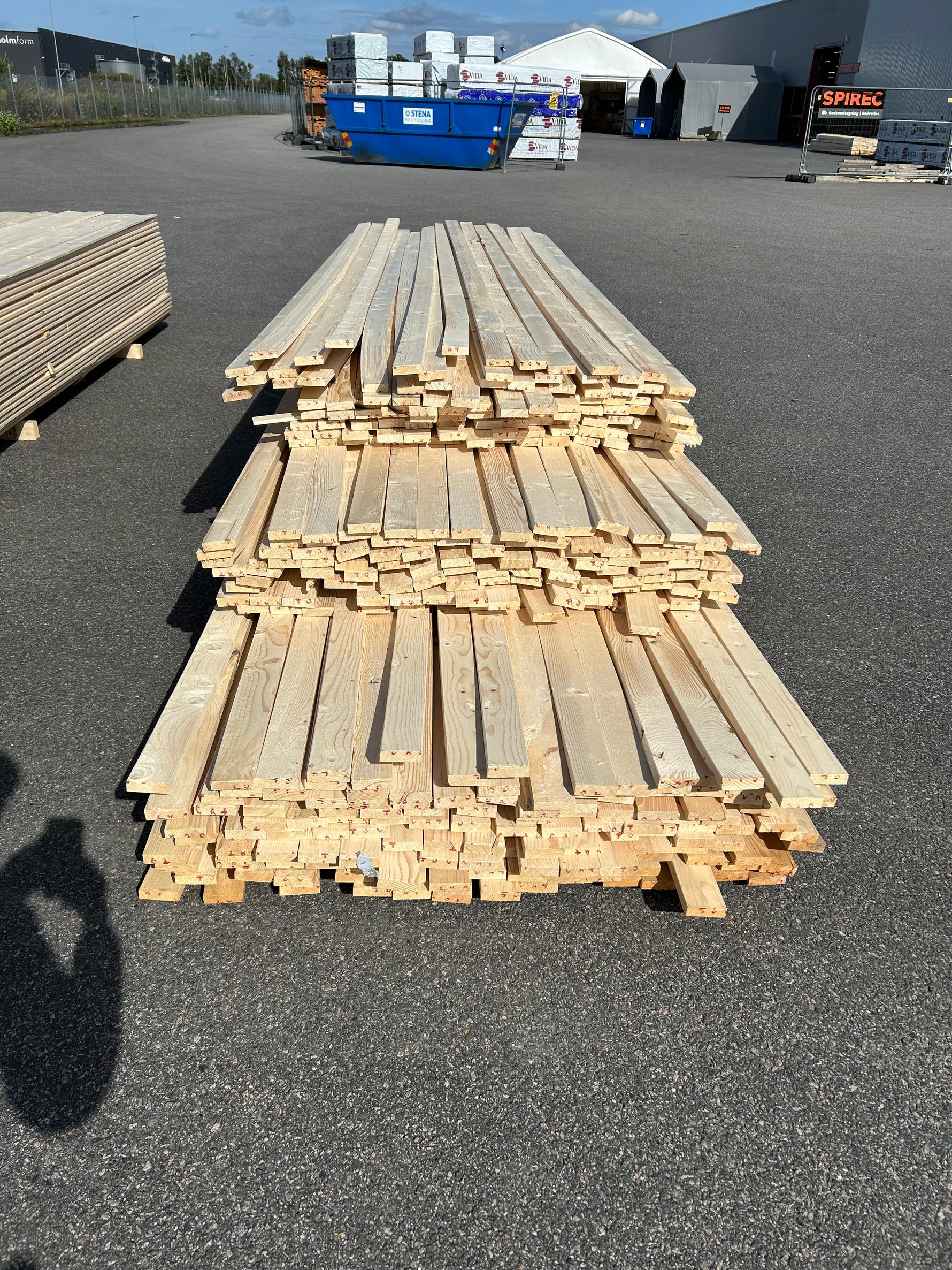 Parti Finsågade Brädor 22x70 mm – 3,60–4,80 m (Andra sortering)