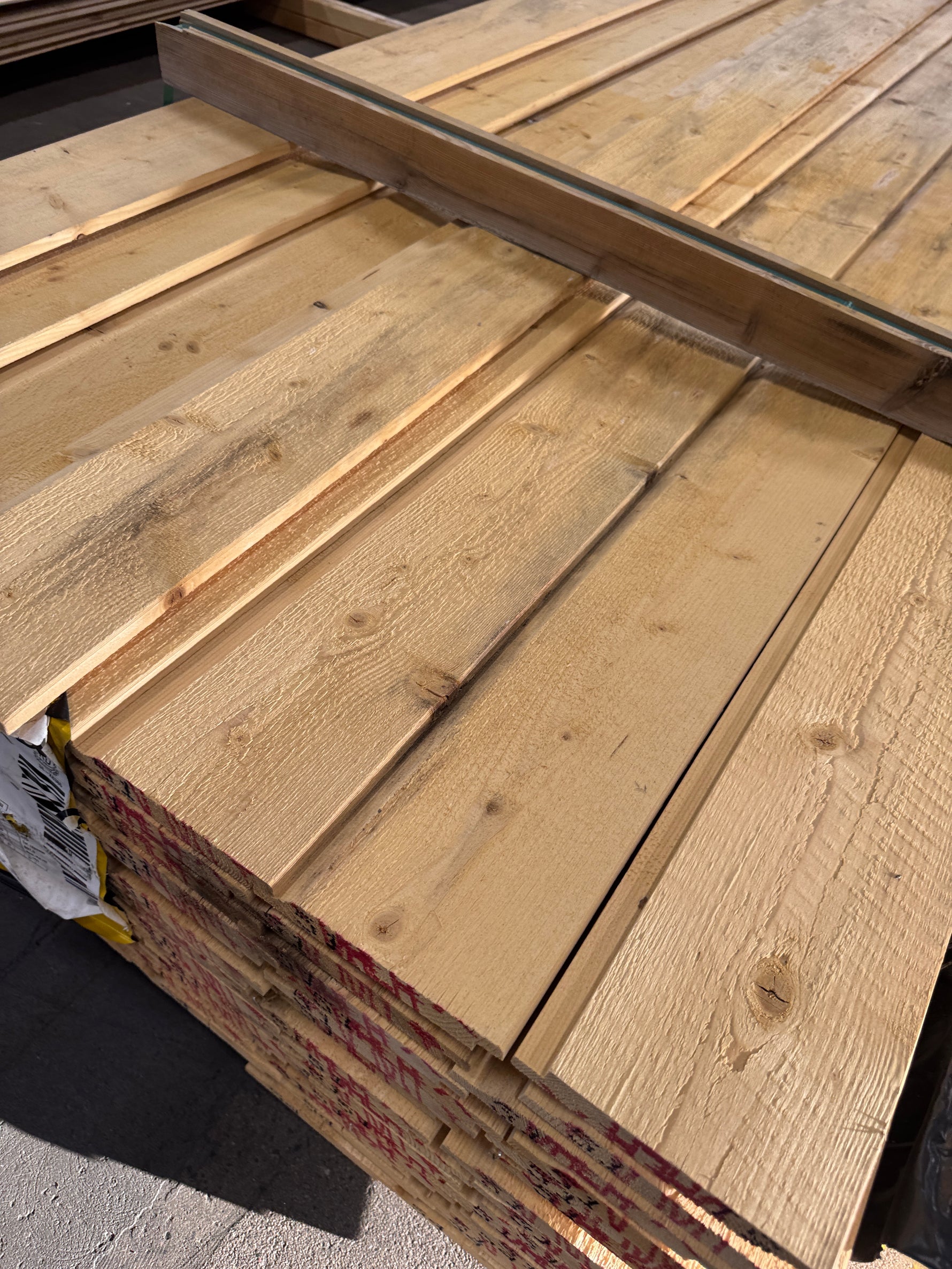 Paket Ytterpanel 22x145mm 4,80–5,40m – 110 st Vattenskadat