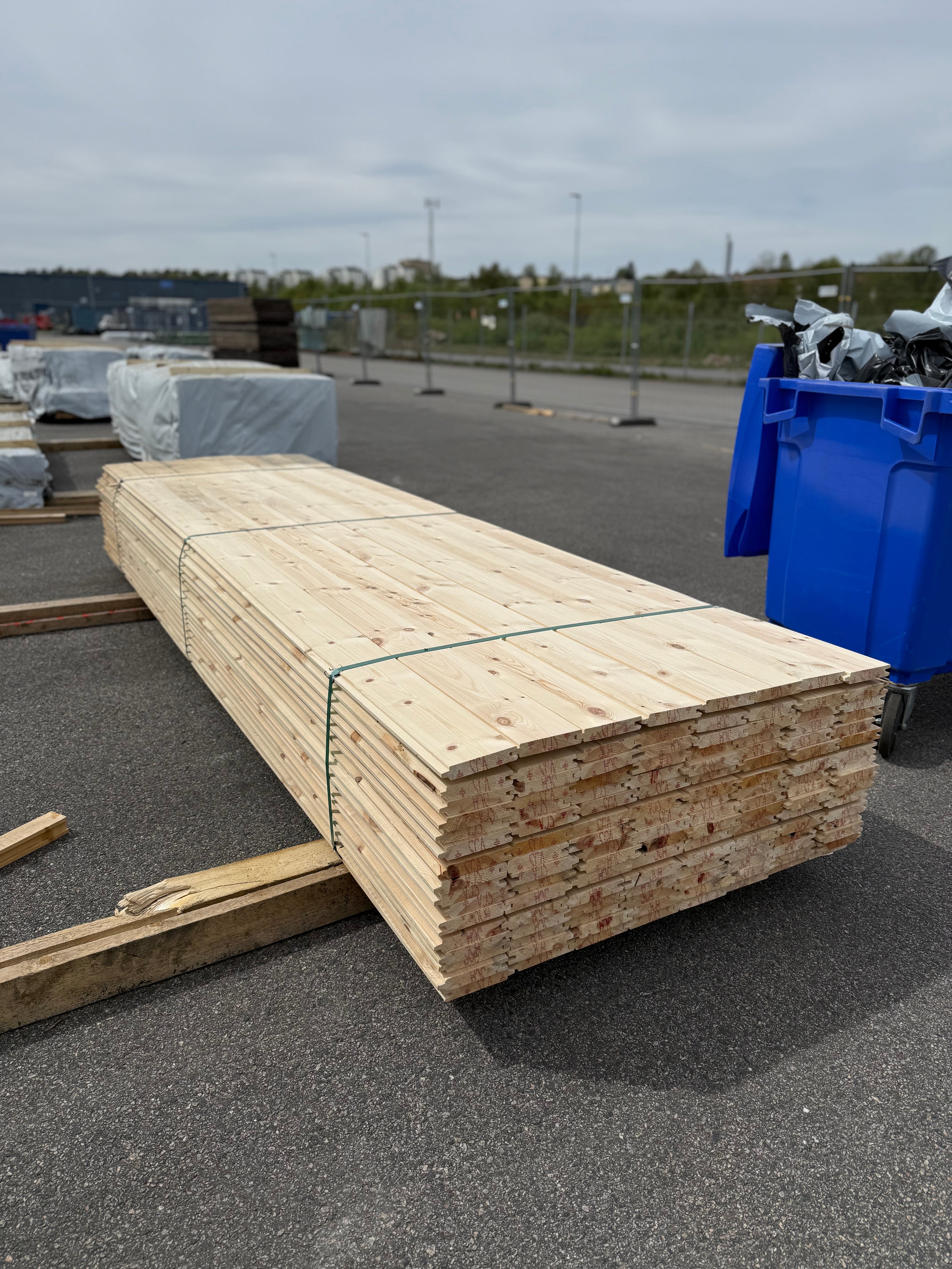 Paket Spontad Panel Hyvlad- 27x145mm 3.90m 128st Obehandlad