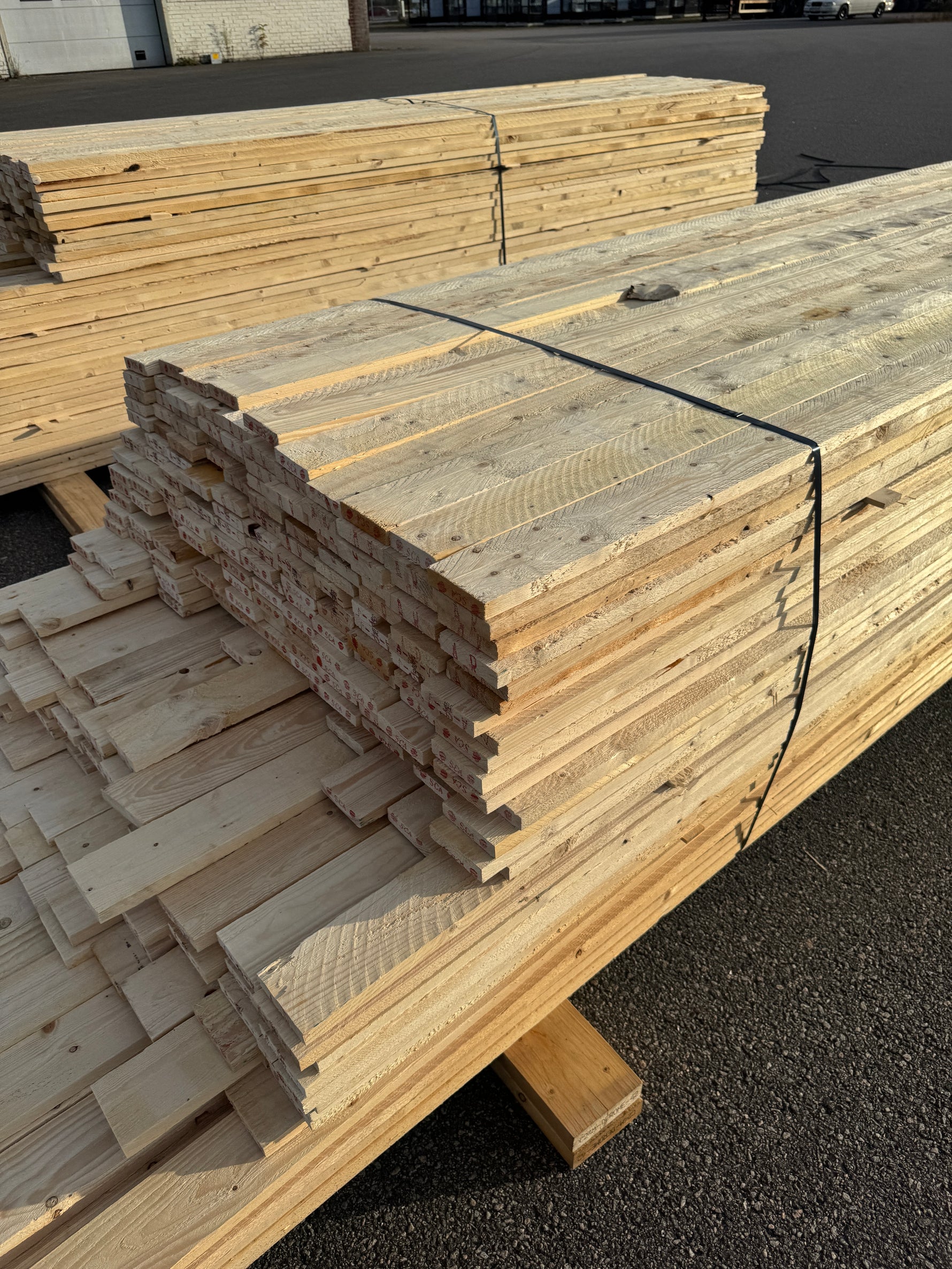 Paket Brädor 22x100mm Råsågad – 365 st (3,6–5,4 m, gran, obehandlad) - Spirec