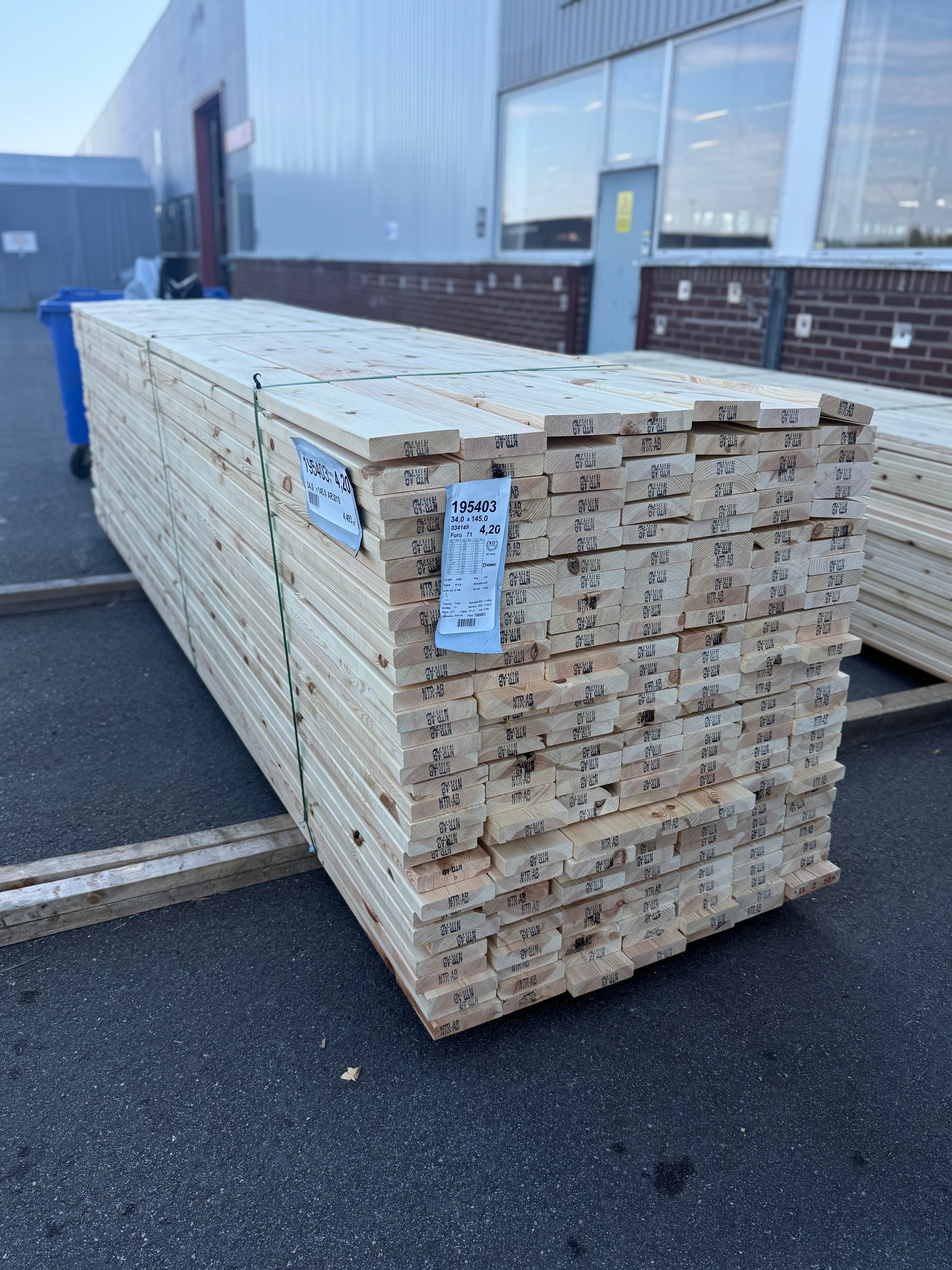 Hyvlad 34x145 Obehandlad Furu (Sekunda)