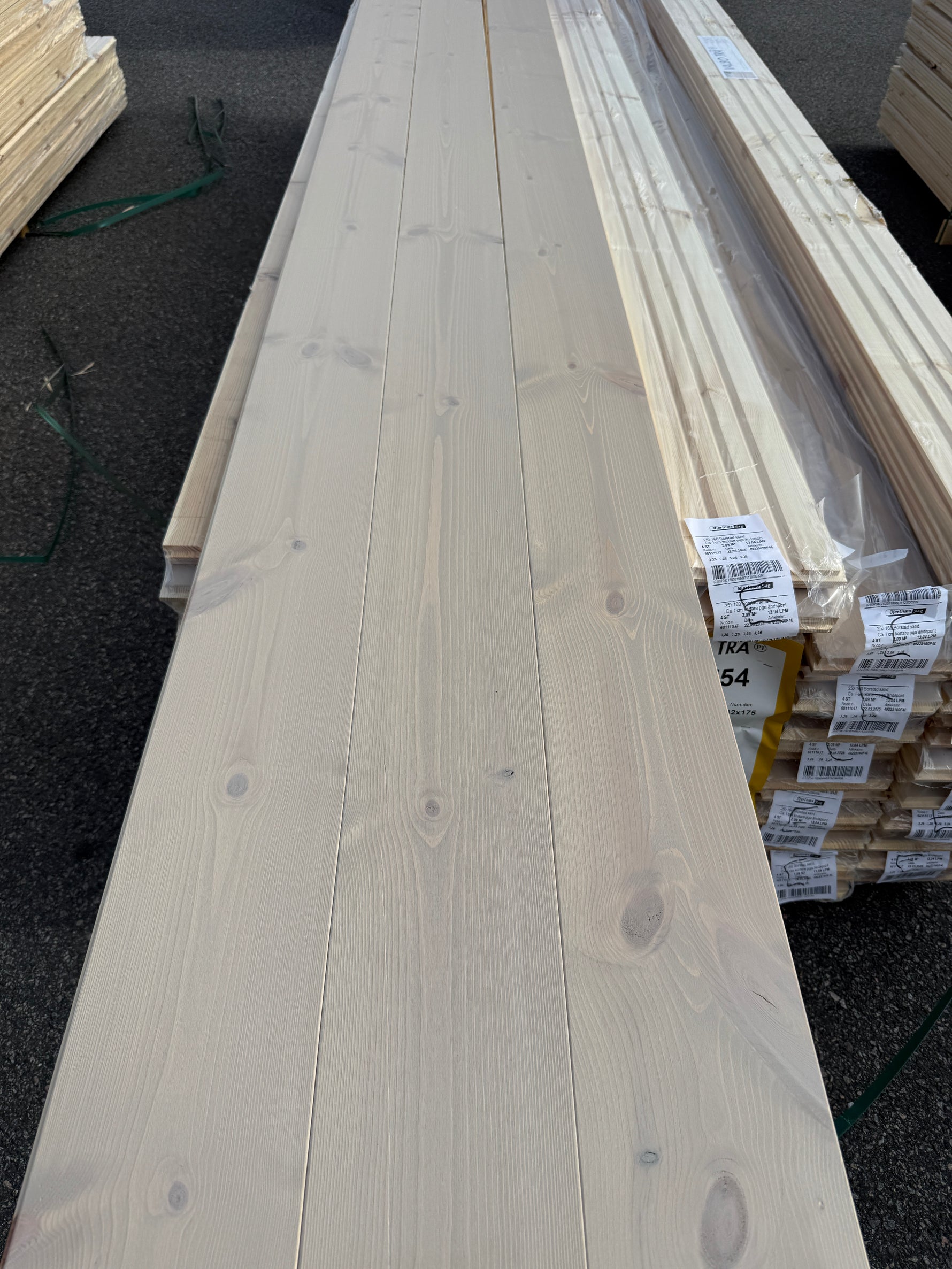 Parti Massivt Furugolv Borstad Ljusgrå Ekonomi 25x160 mm – 51,92 m²