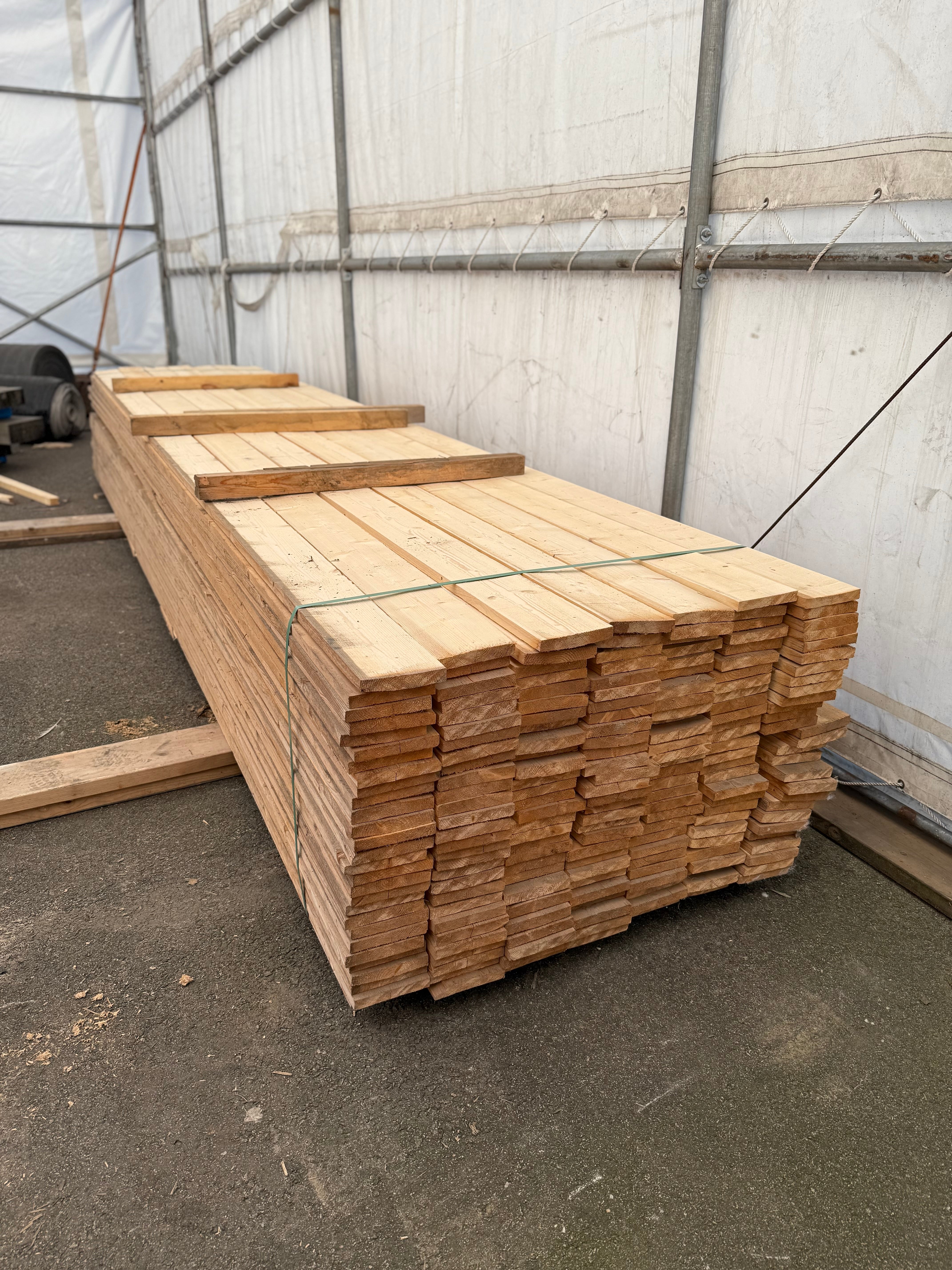 Paket Råsågade Brädor 23x150mm 5.40m 196st OBS! Revor