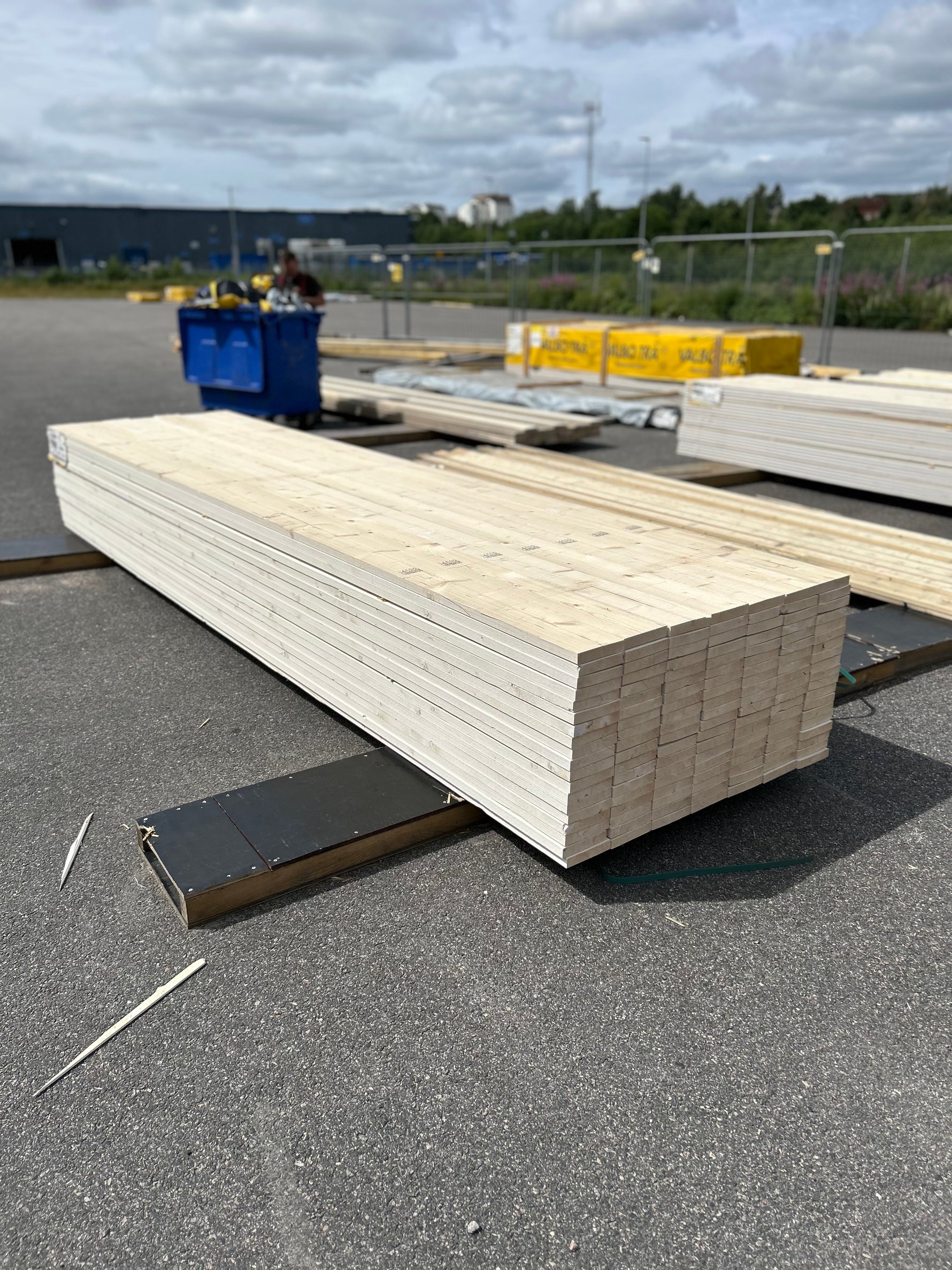Paket Finsågade Brädor 28x145mm 133st 4.20m Grundmålad