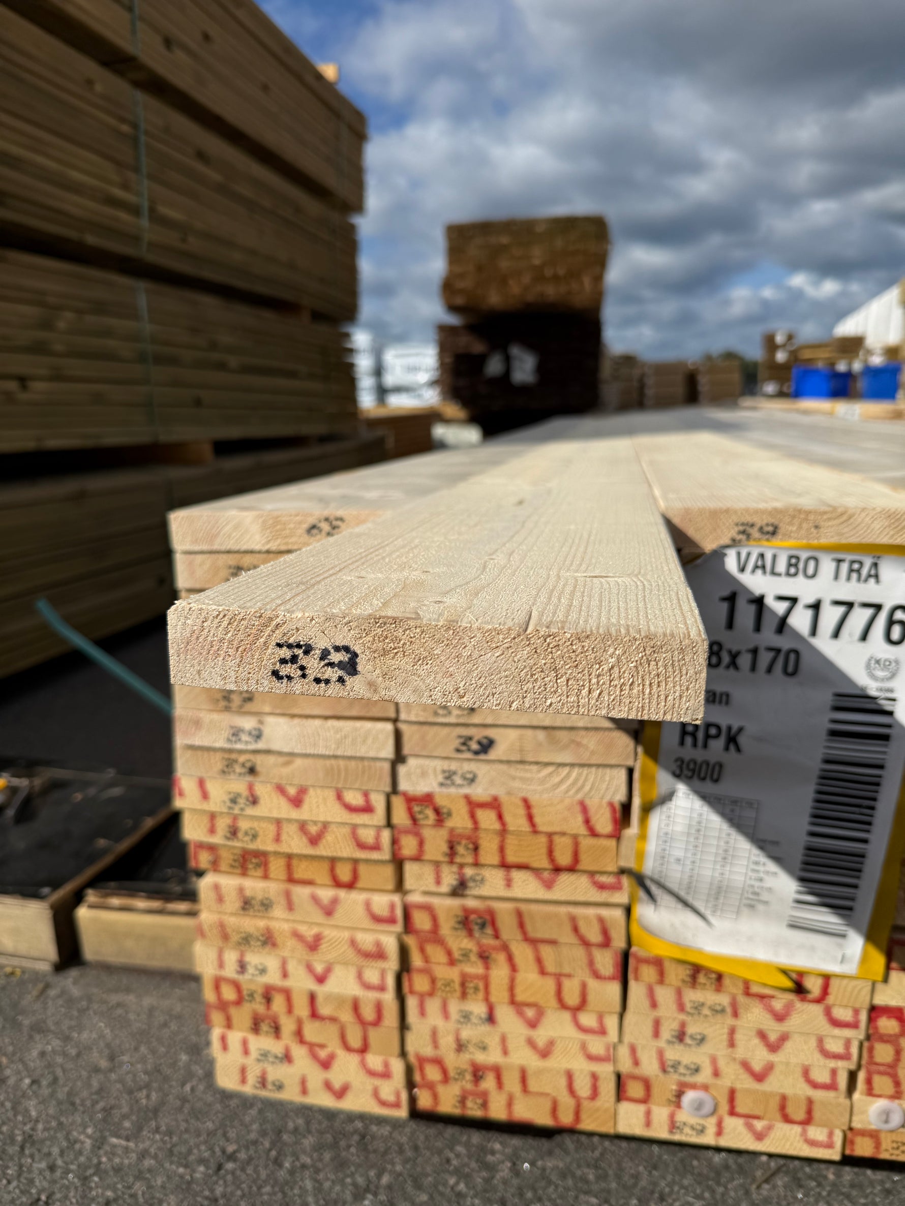 Paket Finsågade Brädor 28x170mm, 102st 3,90m
