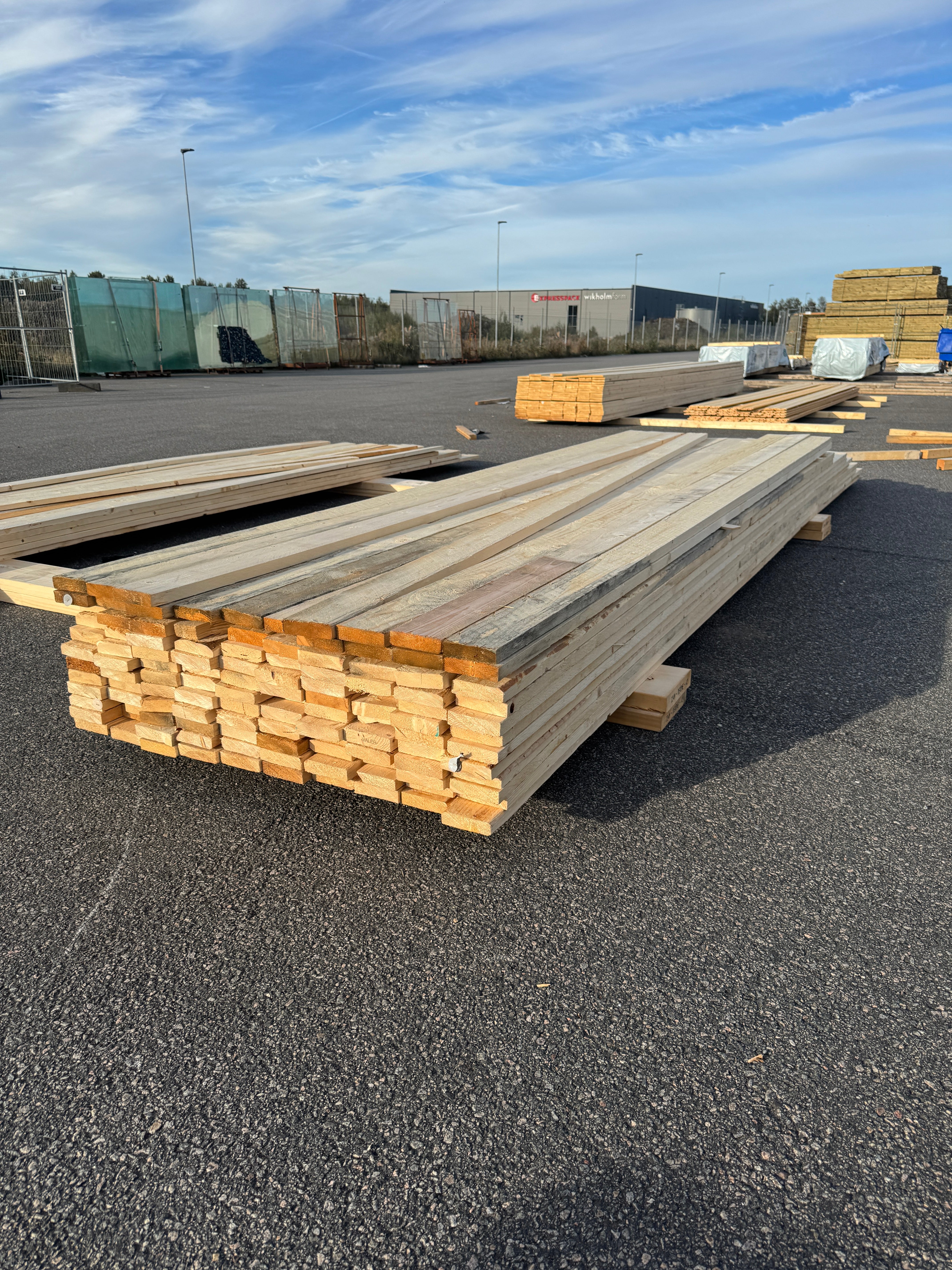 Paket Brädor 25x100mm Råsågad – 117 st (3,6–5,1 m, gran, obehandlad)