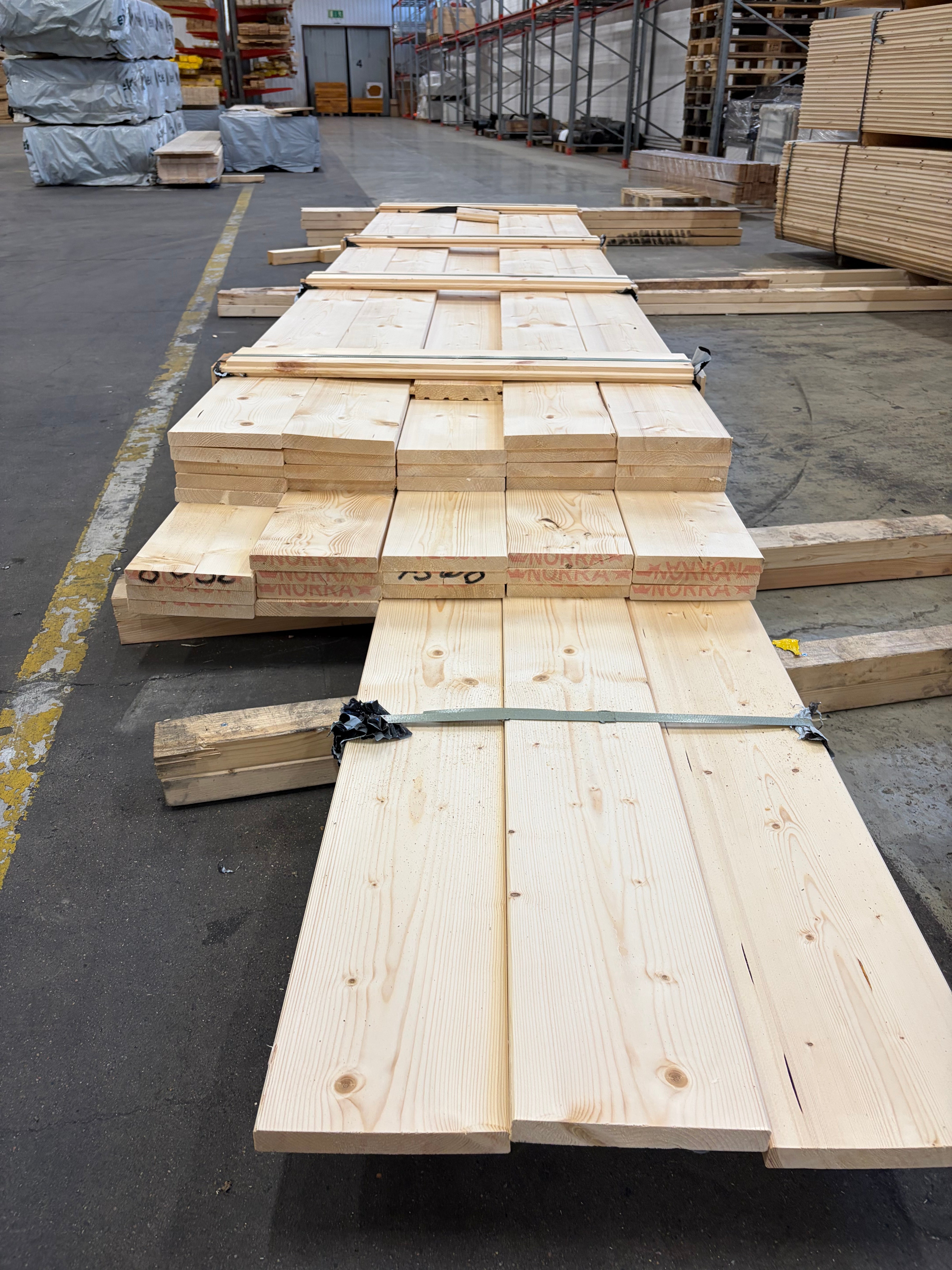 Paket Brädor Runtomhyvlat 26x194mm- 39st (3,90 - 5,10m)