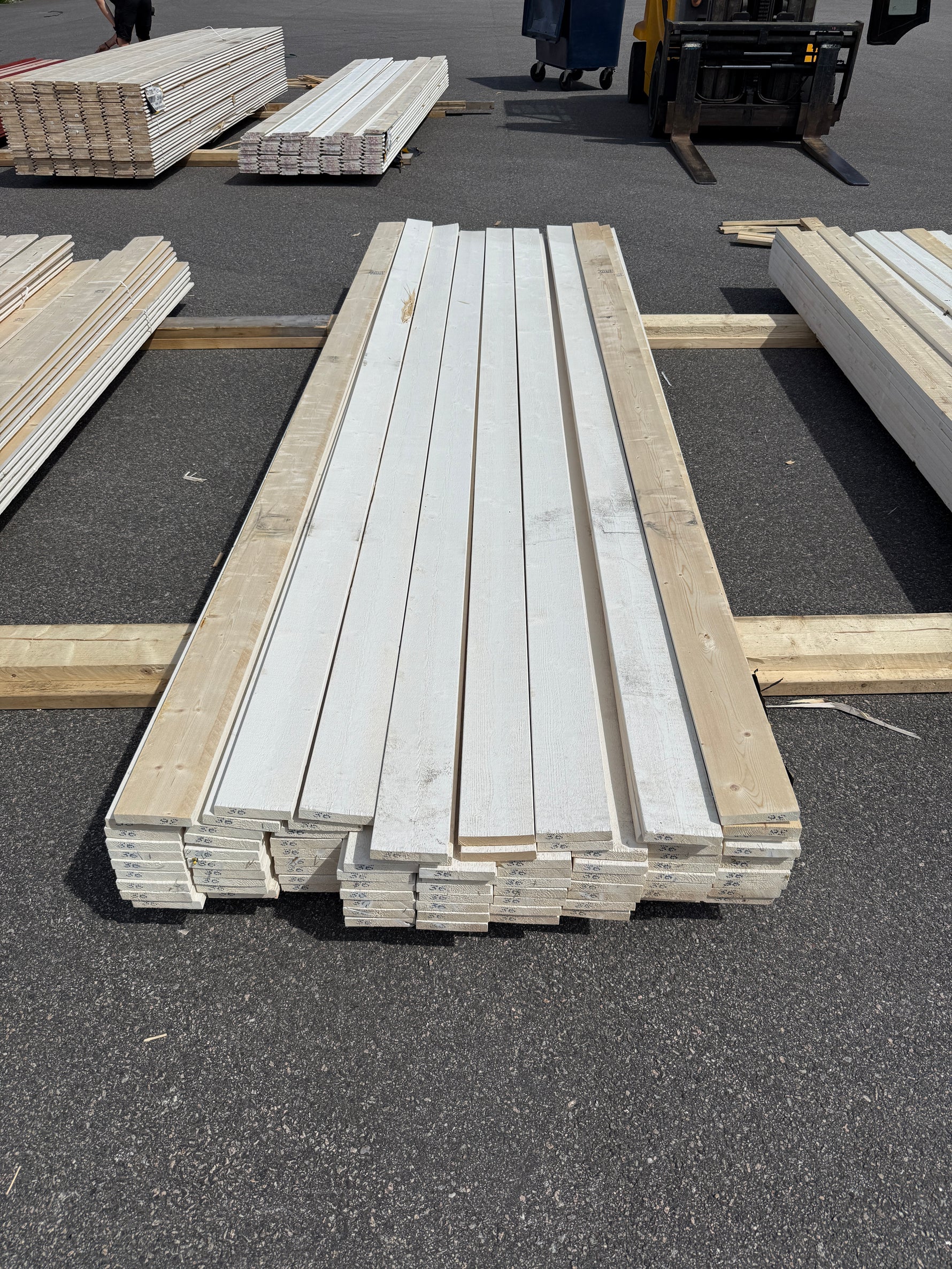 Paket Finsågade Brädor 22x120mm, 82st 3.60m Grundmålad