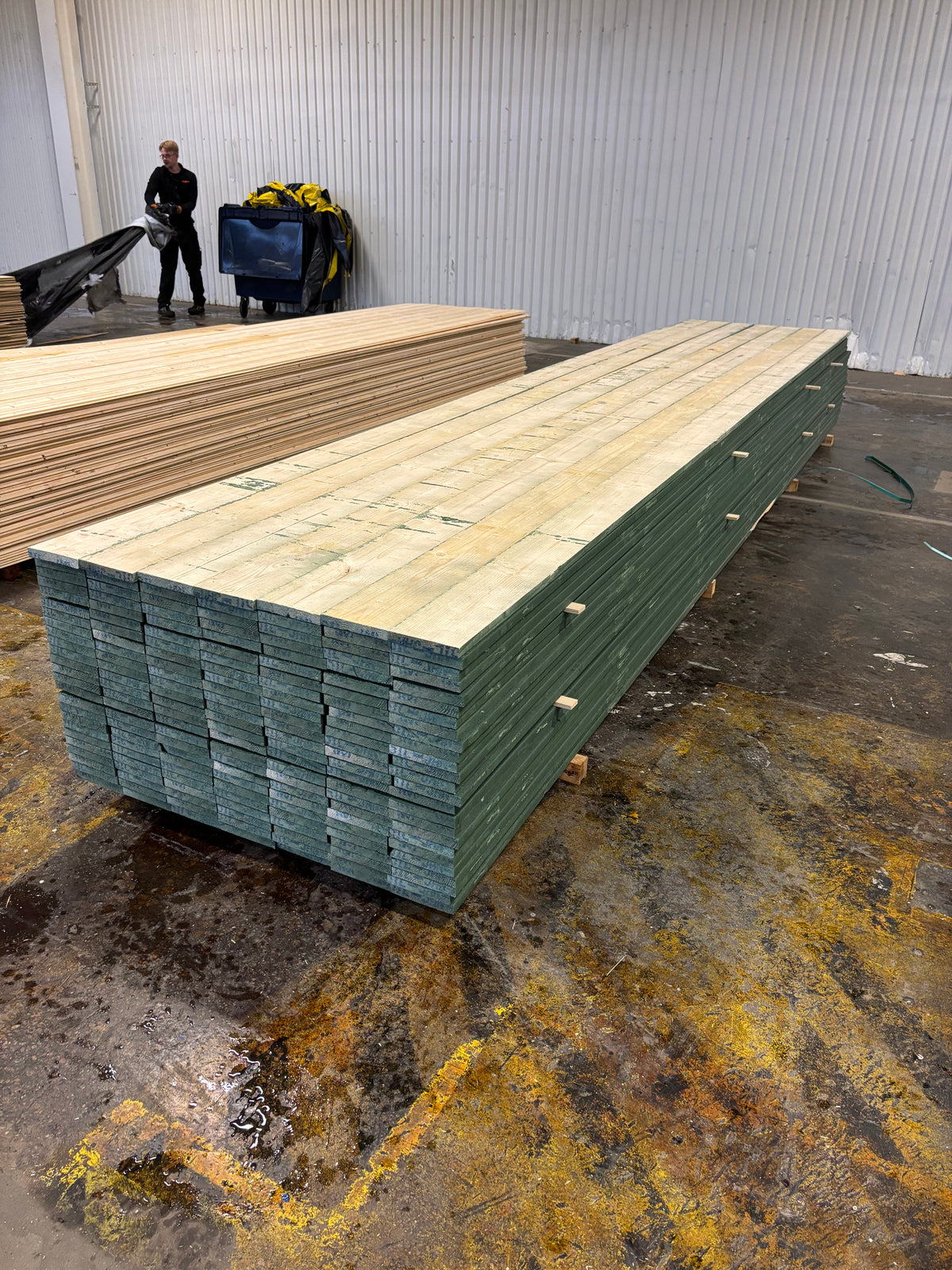 Paket Finsågade Brädor 22×145 mm Mellanstrukna 5,40 m – 175 st