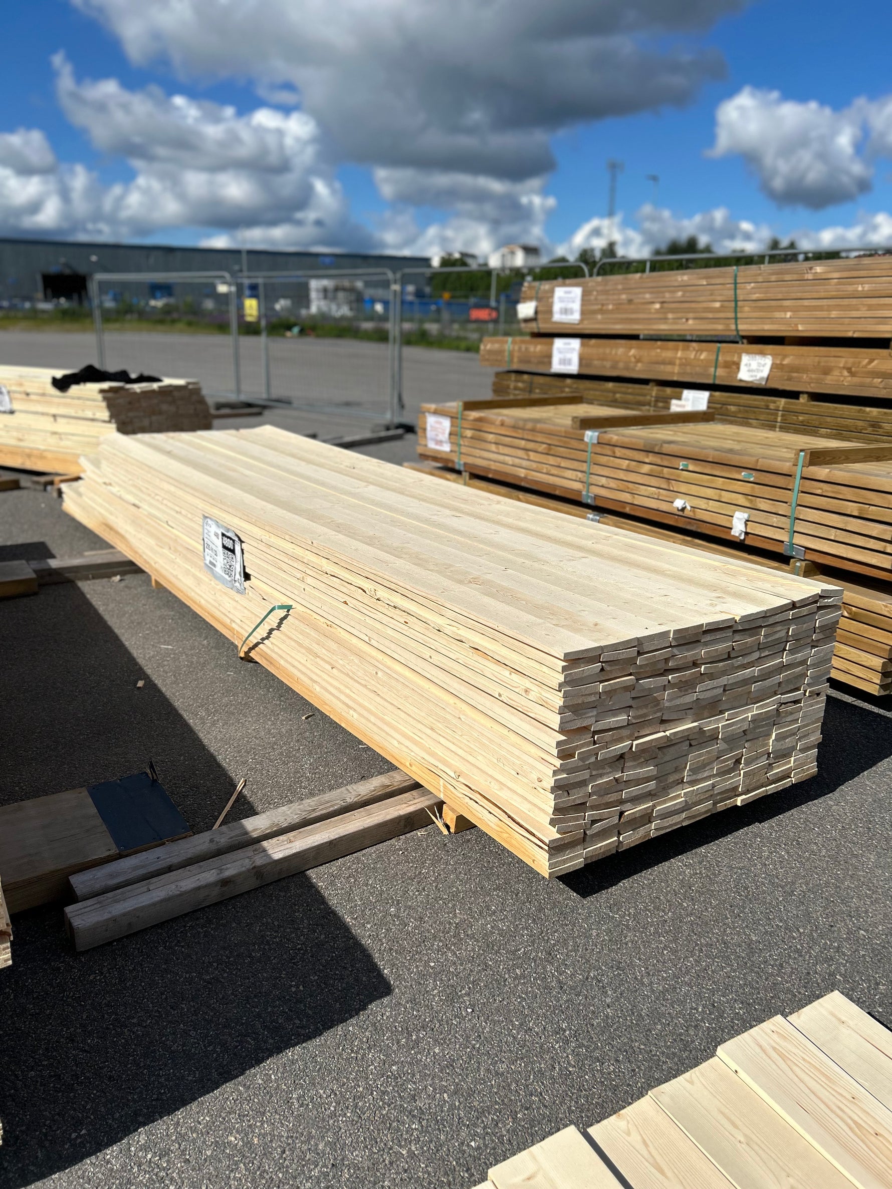 Paket Finsågade Brädor 22x120mm, 235st 4,20–5,40m (Andra sortering)