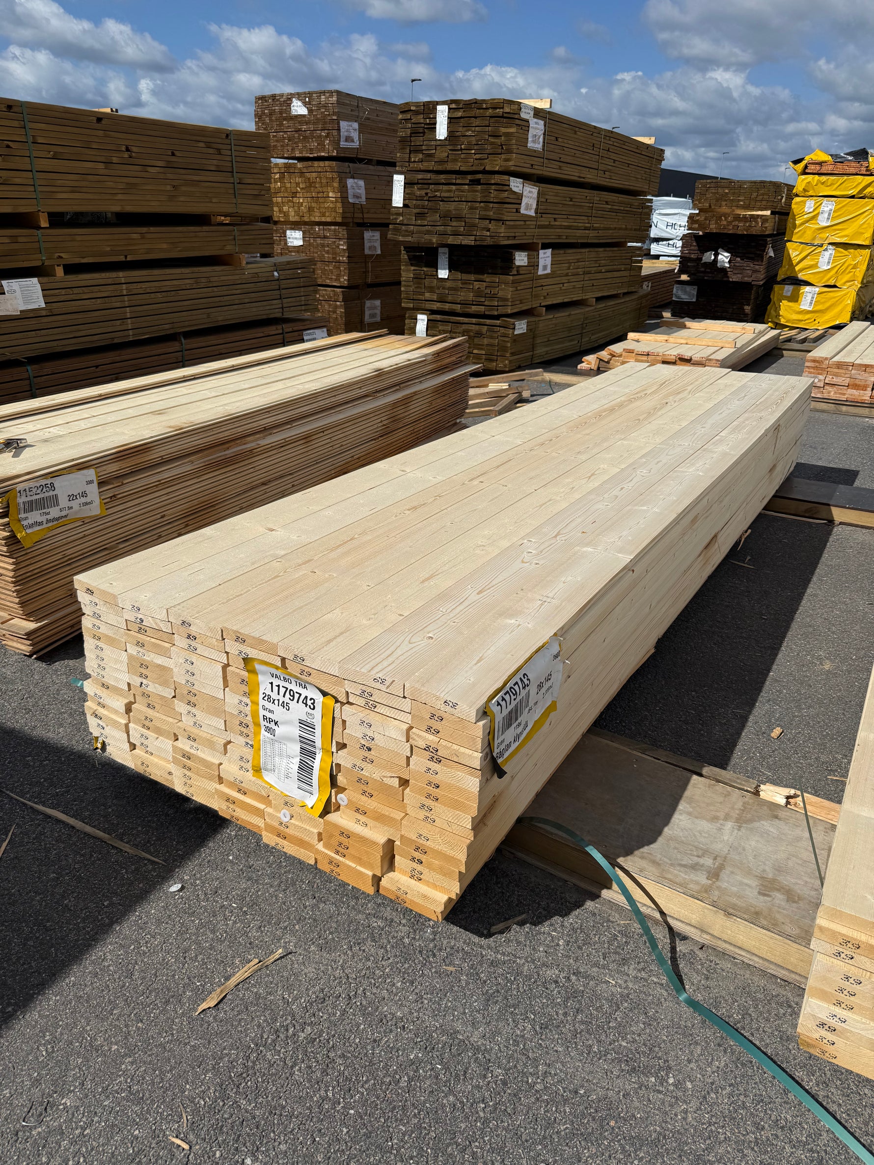 Paket Finsågade Brädor 28x145mm, 119st 3,90m