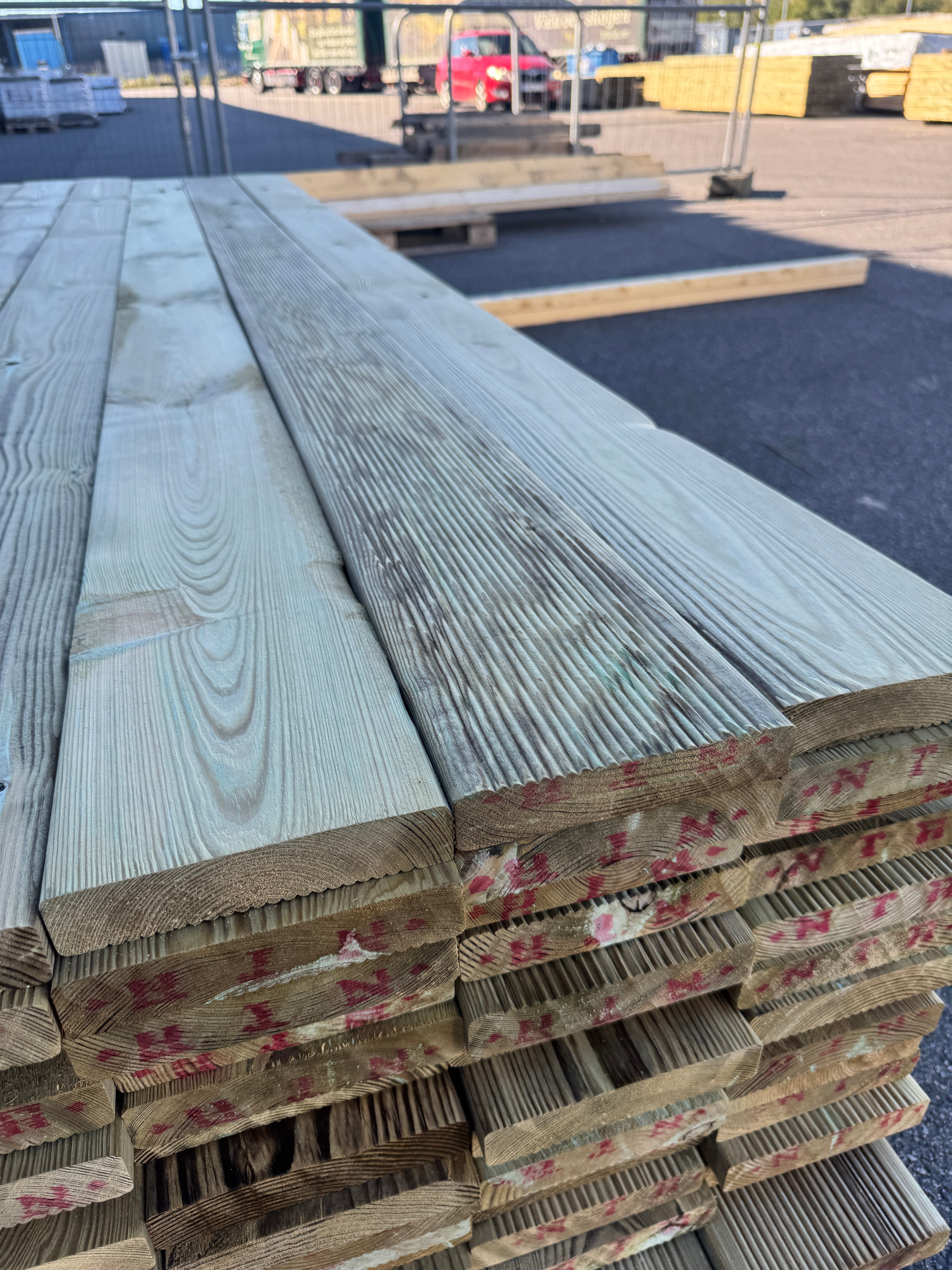 Paket Rillad Trall 28x145mm – 91 st (3,00–3,30 m, furu, NTR AB, B-sort)