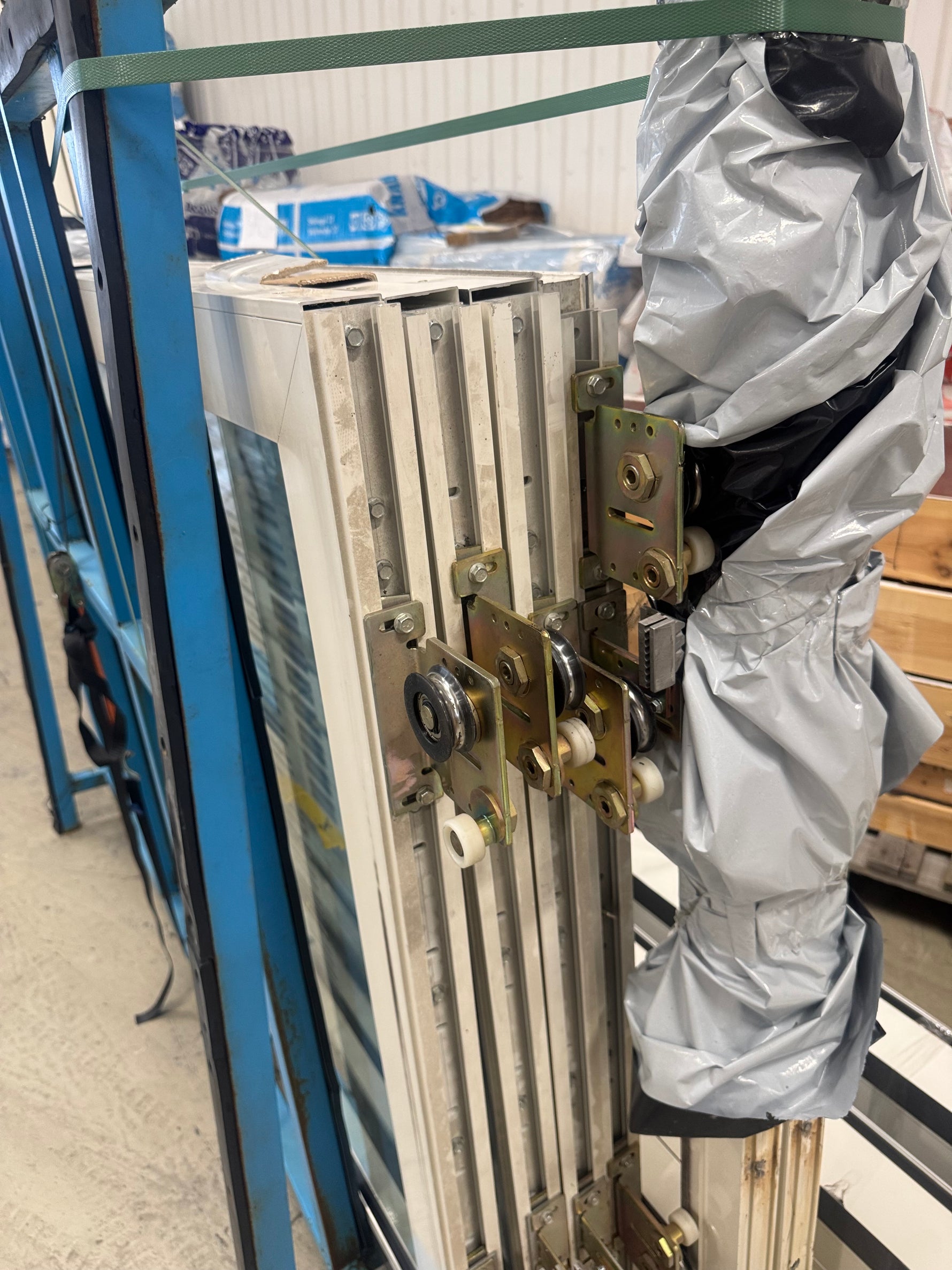 2 st Entréskjutparti – Besam (ASSA Abloy) - Spirec